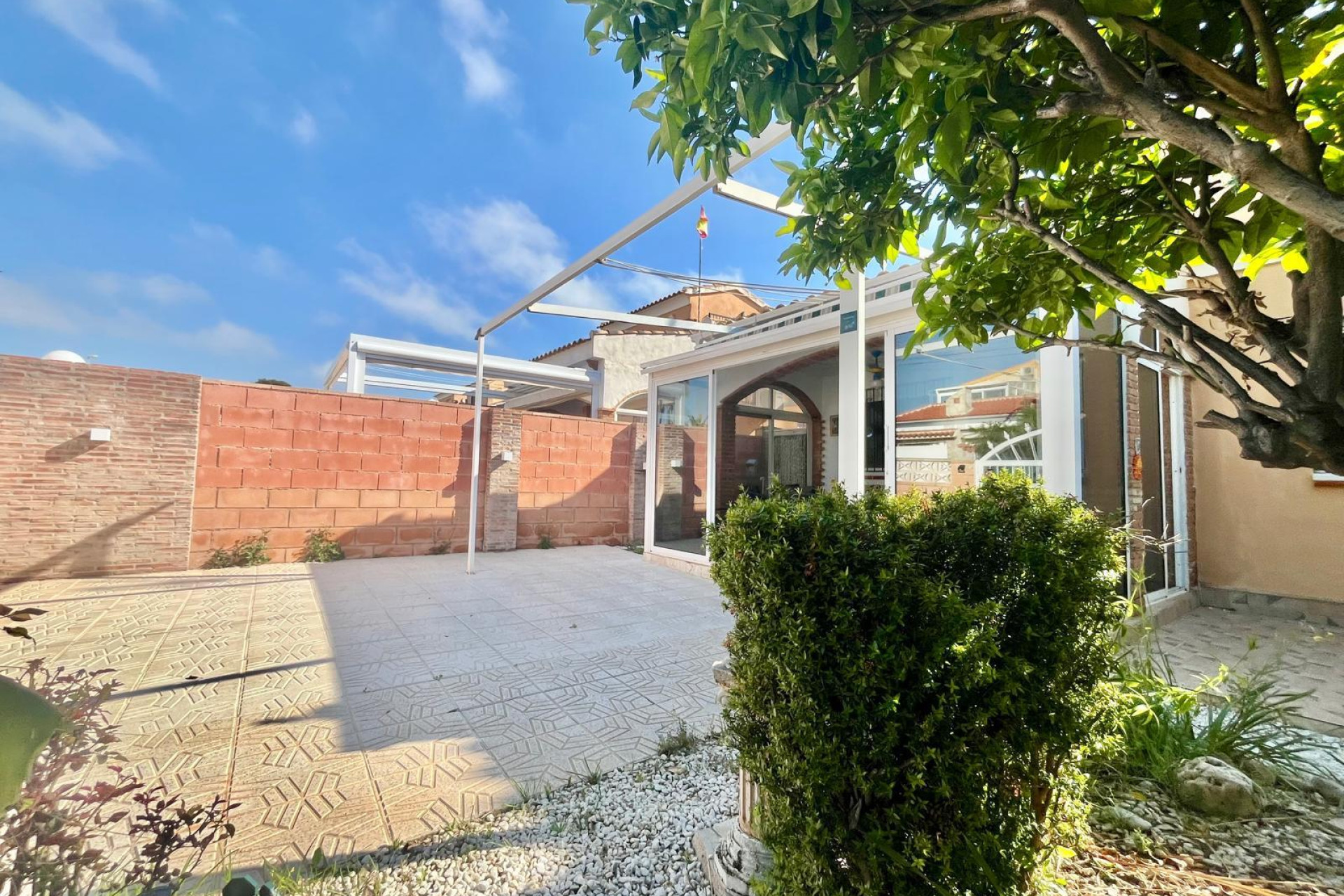 Resale - Villa -
Orihuela Costa - Los Almendros-la Florida