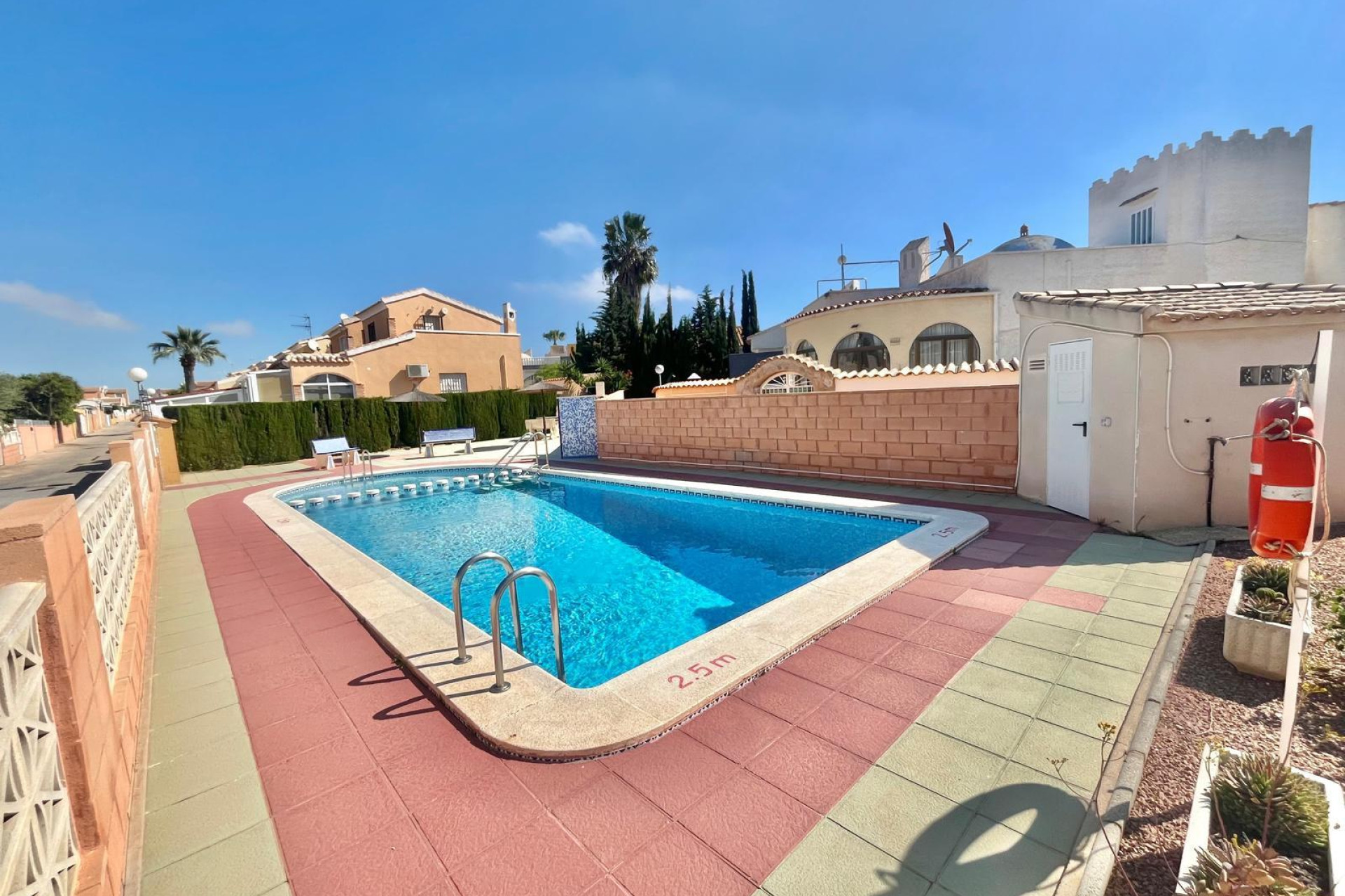 Resale - Villa -
Orihuela Costa - Los Almendros-la Florida