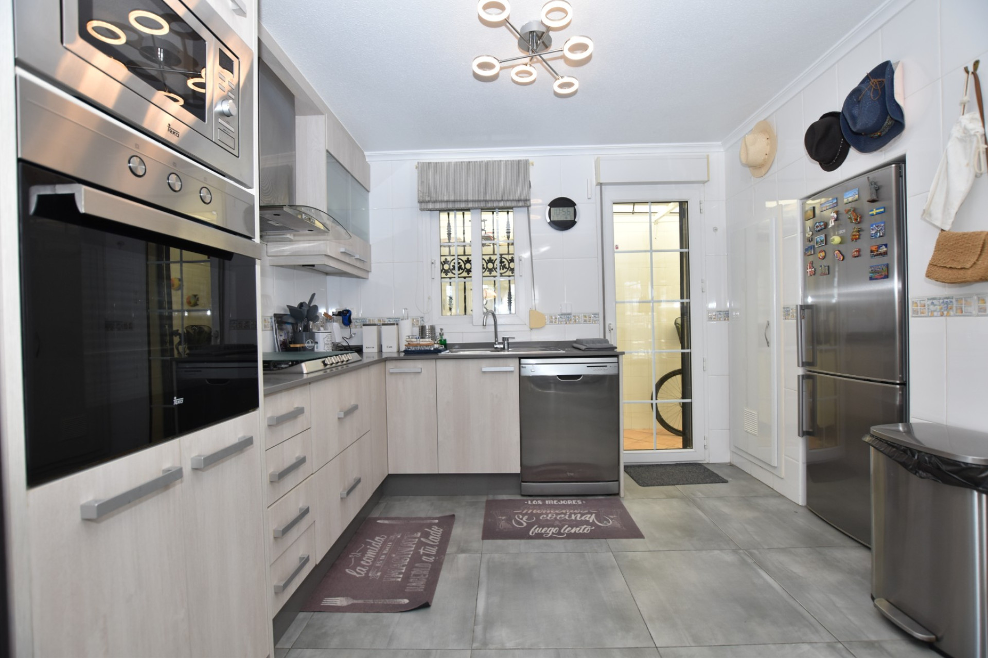 Resale - Villa -
Orihuela Costa - Los Dolses