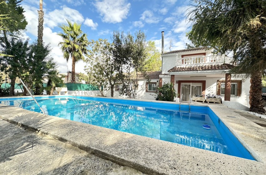 Resale - Villa -
Orihuela Costa - Orihuela