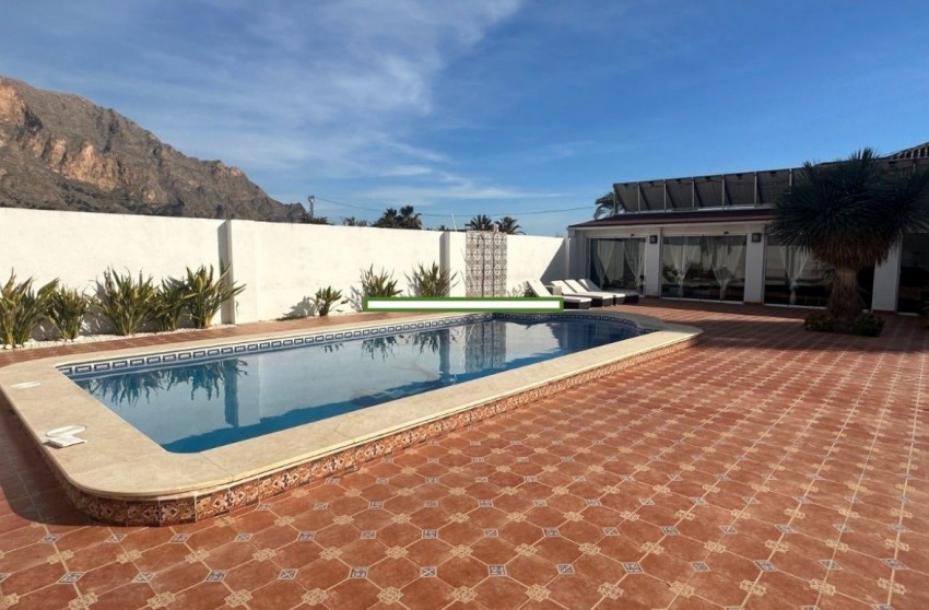 Resale - Villa -
Orihuela Costa - Orihuela