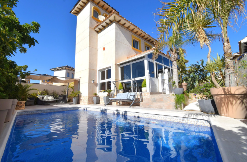 Resale - Villa -
Orihuela Costa - Playa Flamenca