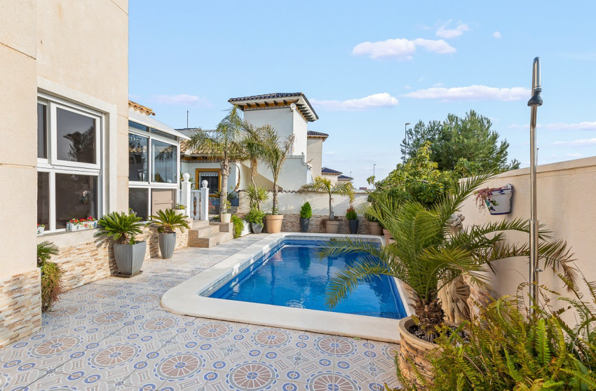 Resale - Villa -
Orihuela Costa - Playa Flamenca