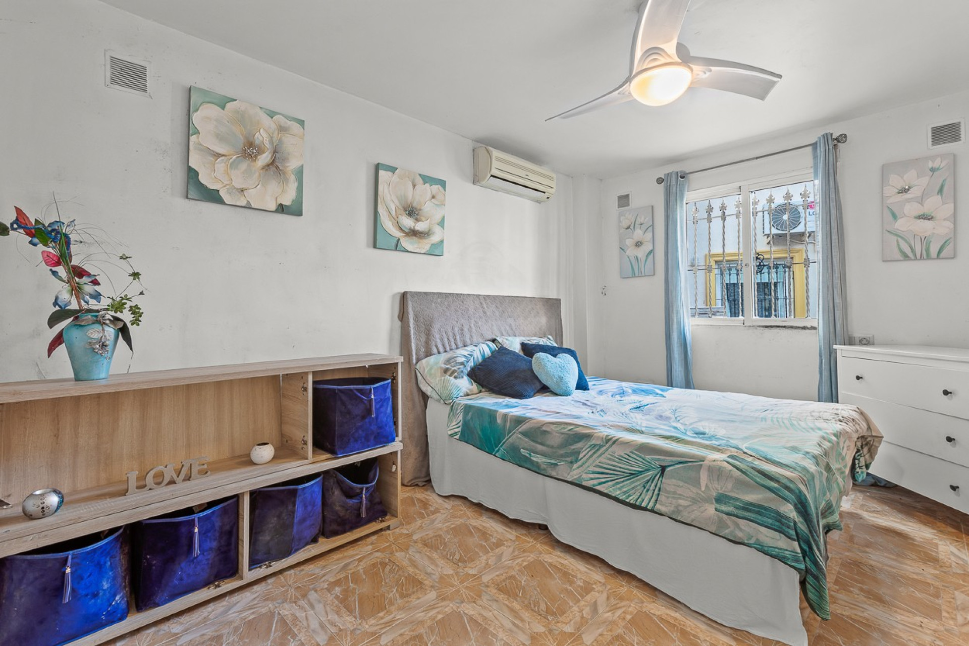 Resale - Villa -
Orihuela Costa - Playa Flamenca