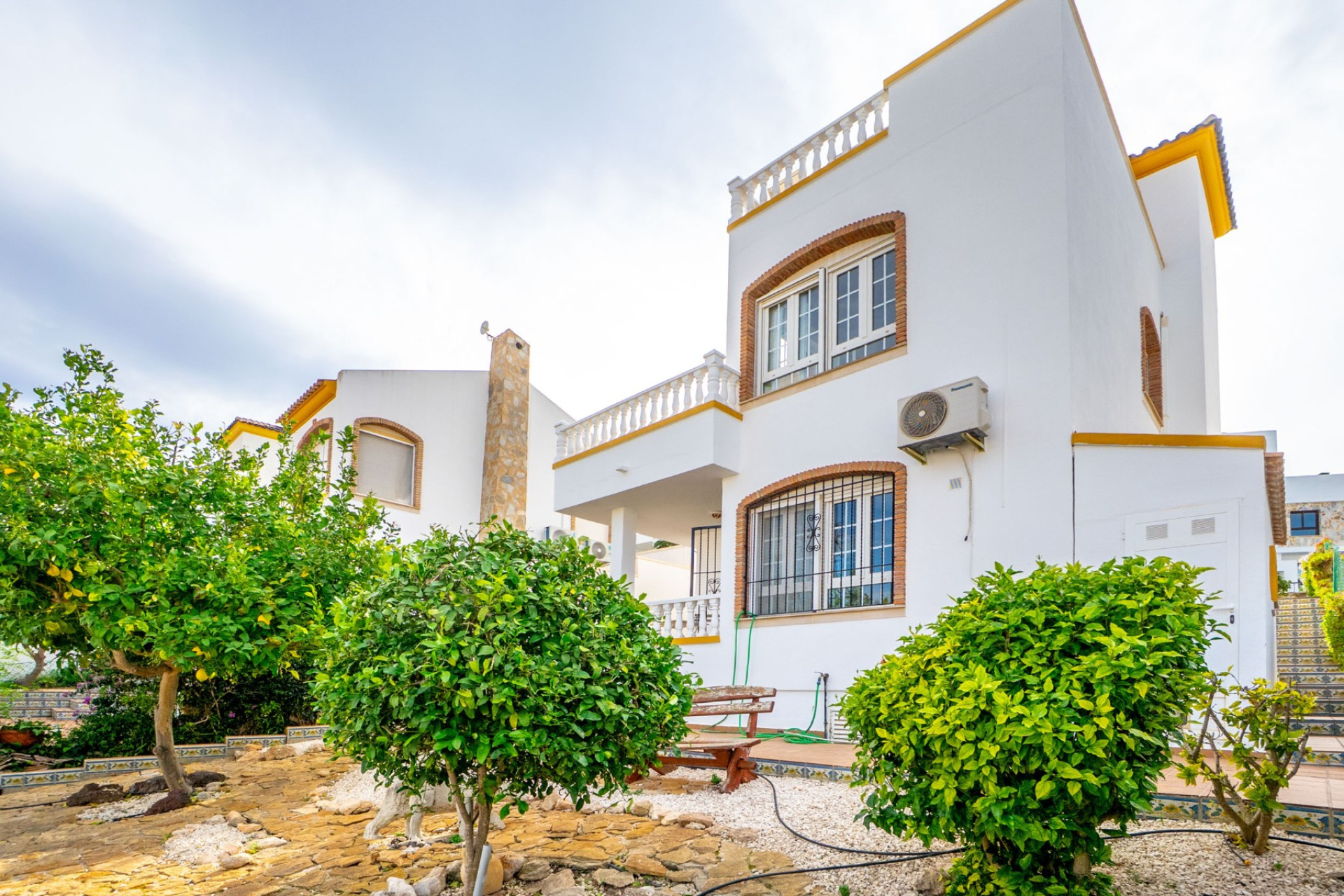 Resale - Villa -
Orihuela Costa - Villamartín