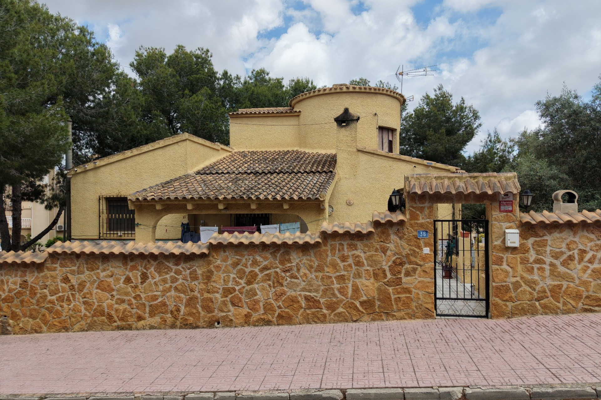 Resale - Villa -
Orihuela Costa - Villamartin
