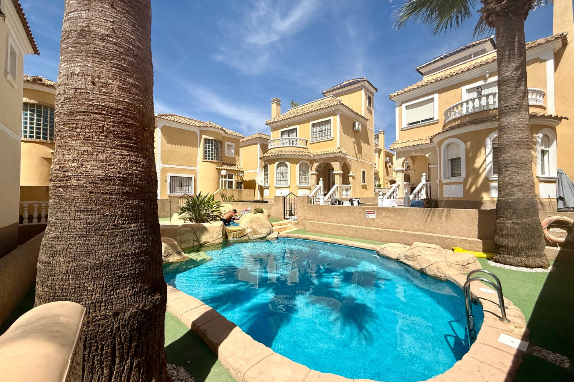 Resale - Villa -
Orihuela Costa - Villamartín