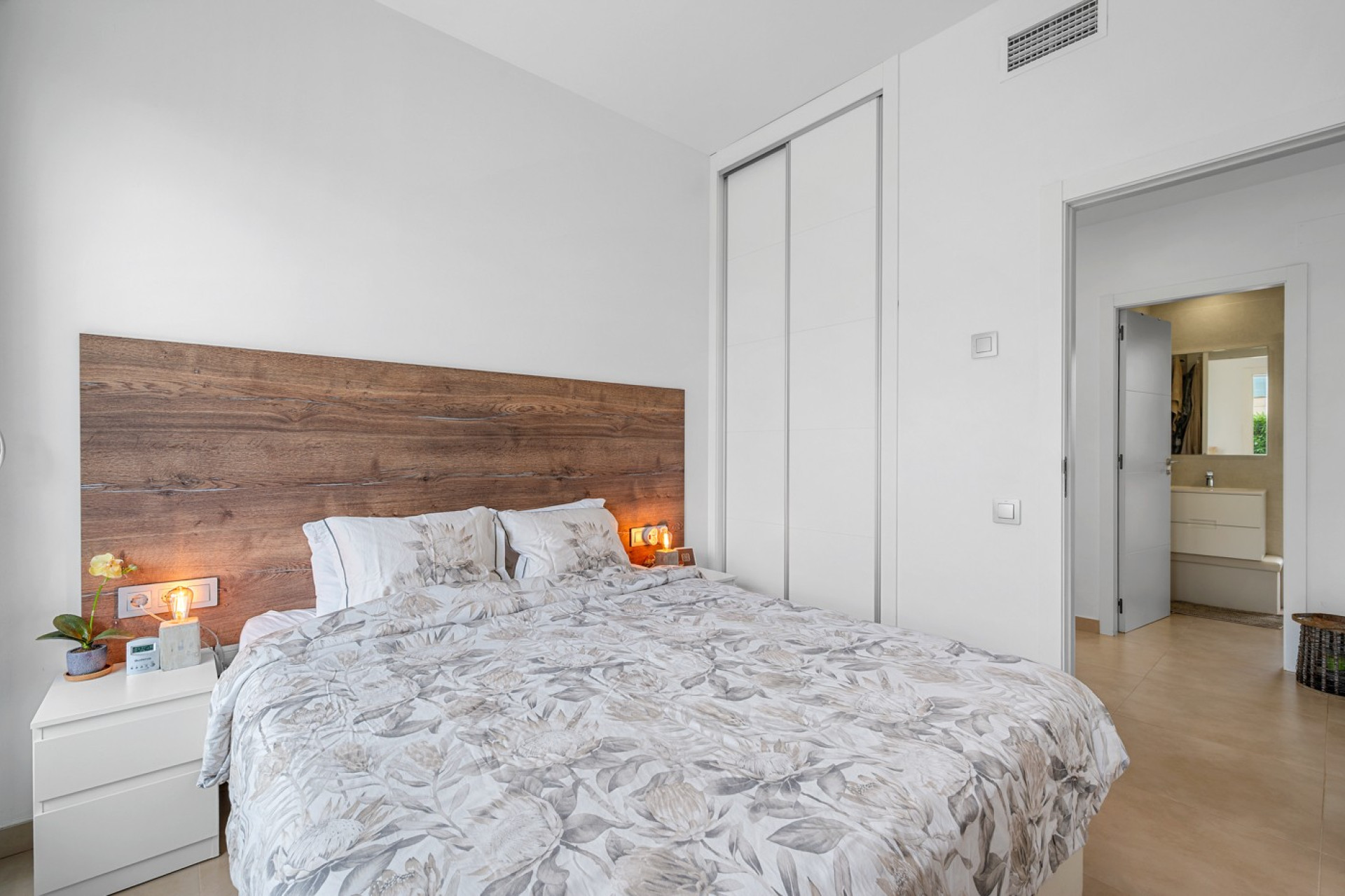 Resale - Villa -
Orihuela Costa - Vistabella