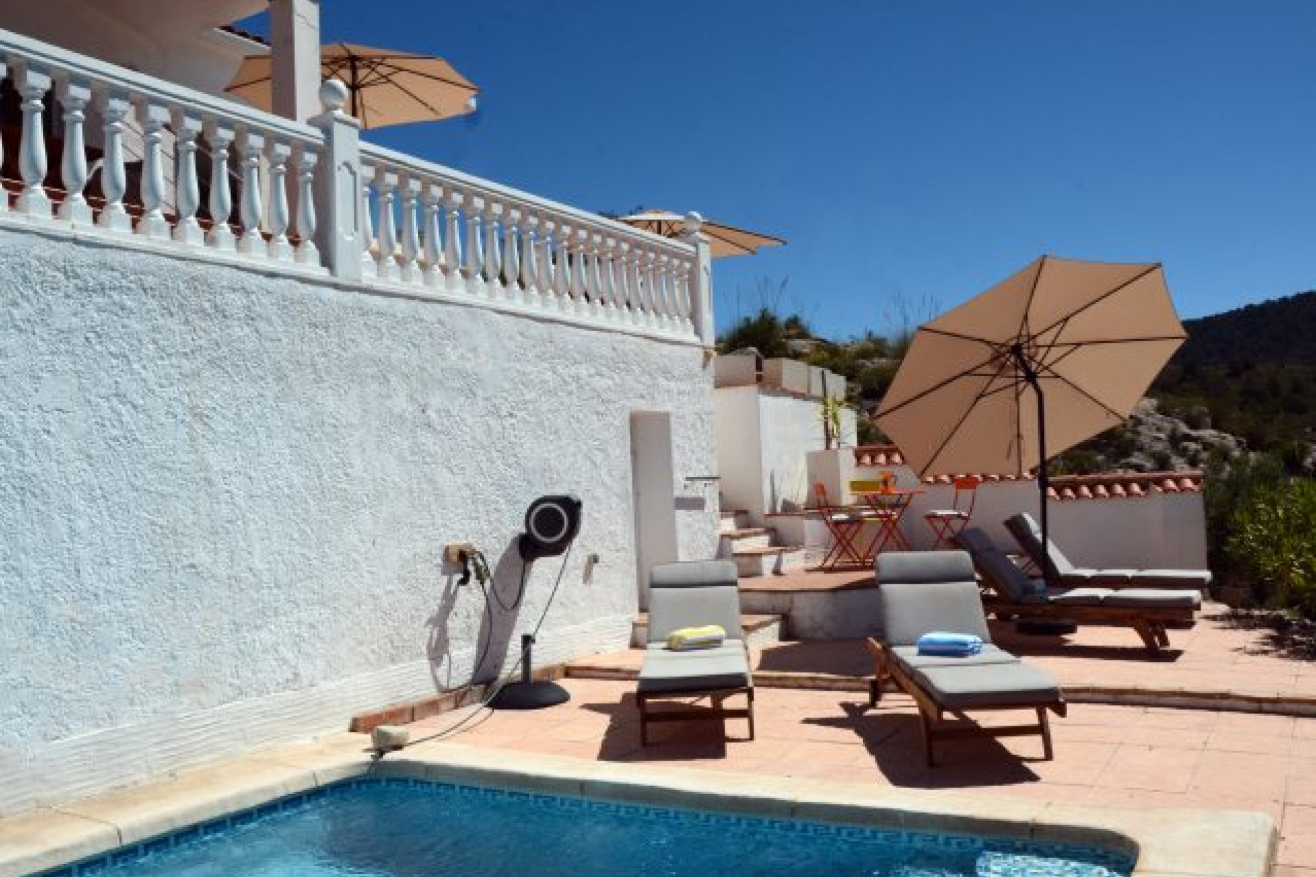Resale - Villa -
Petrer