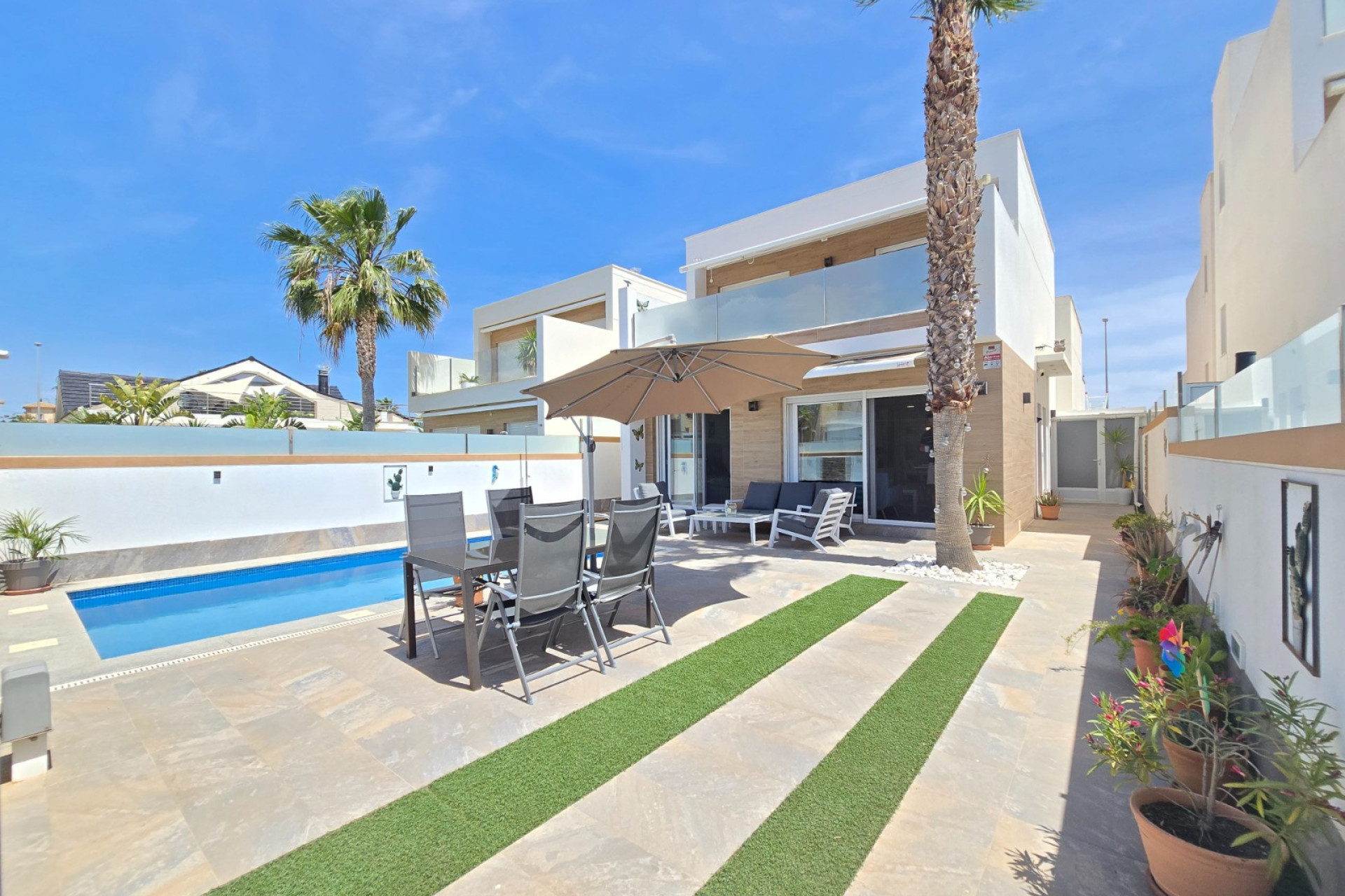 Resale - Villa -
Pilar de la Horadada - Costa Blanca