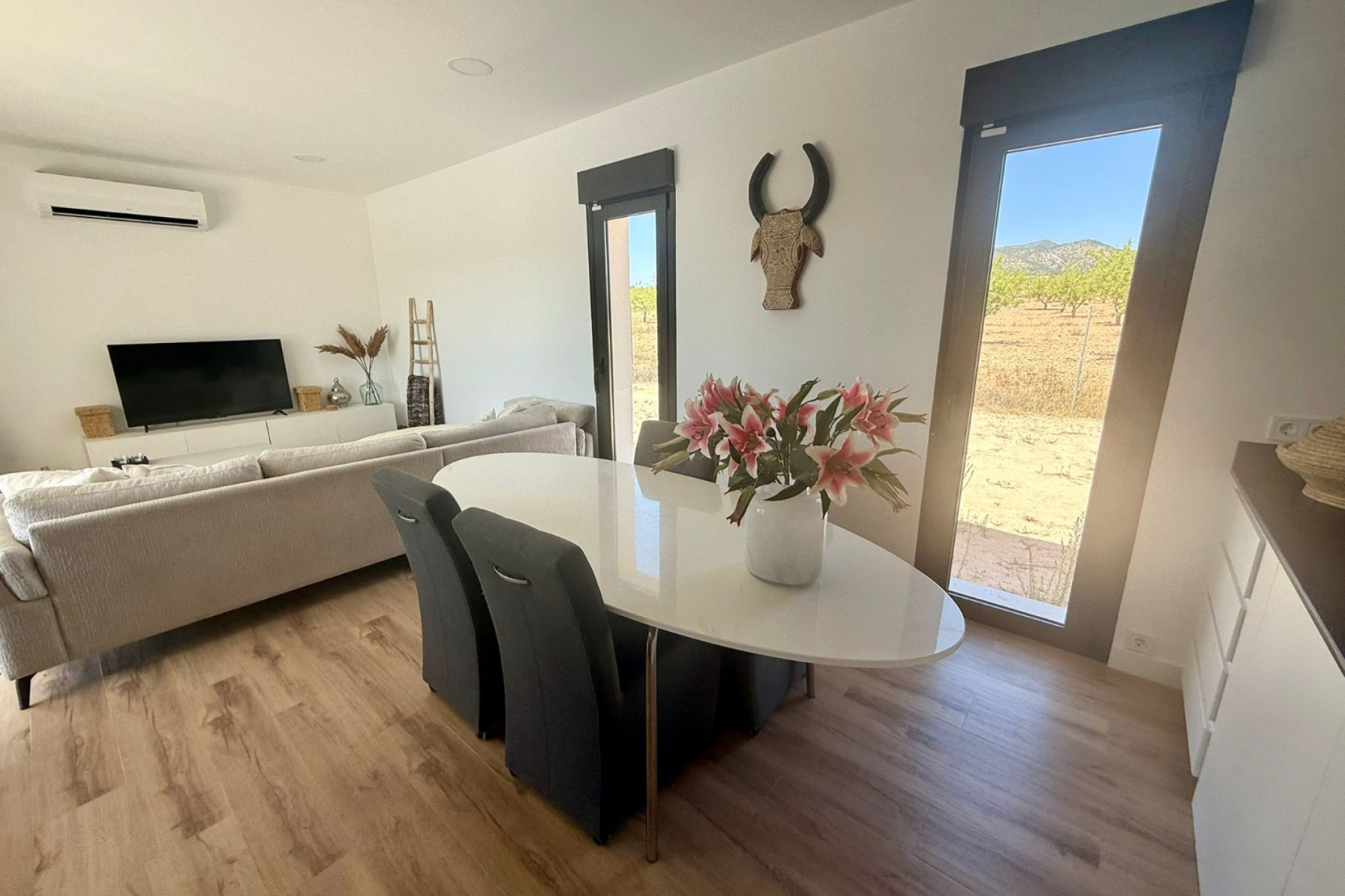 Resale - Villa -
Pinoso - Inland