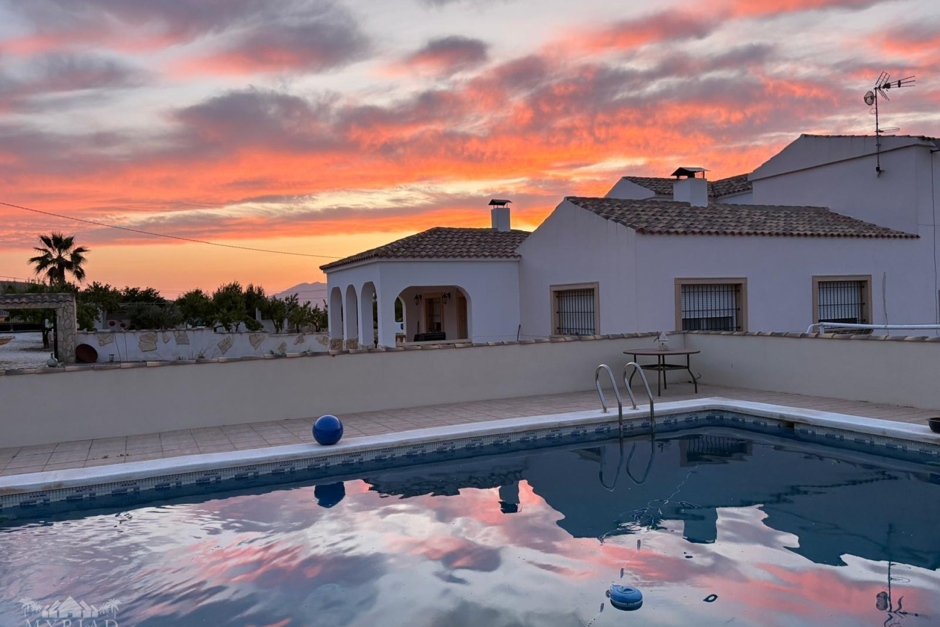 Resale - Villa -
Pinoso - Pinoso Alicante