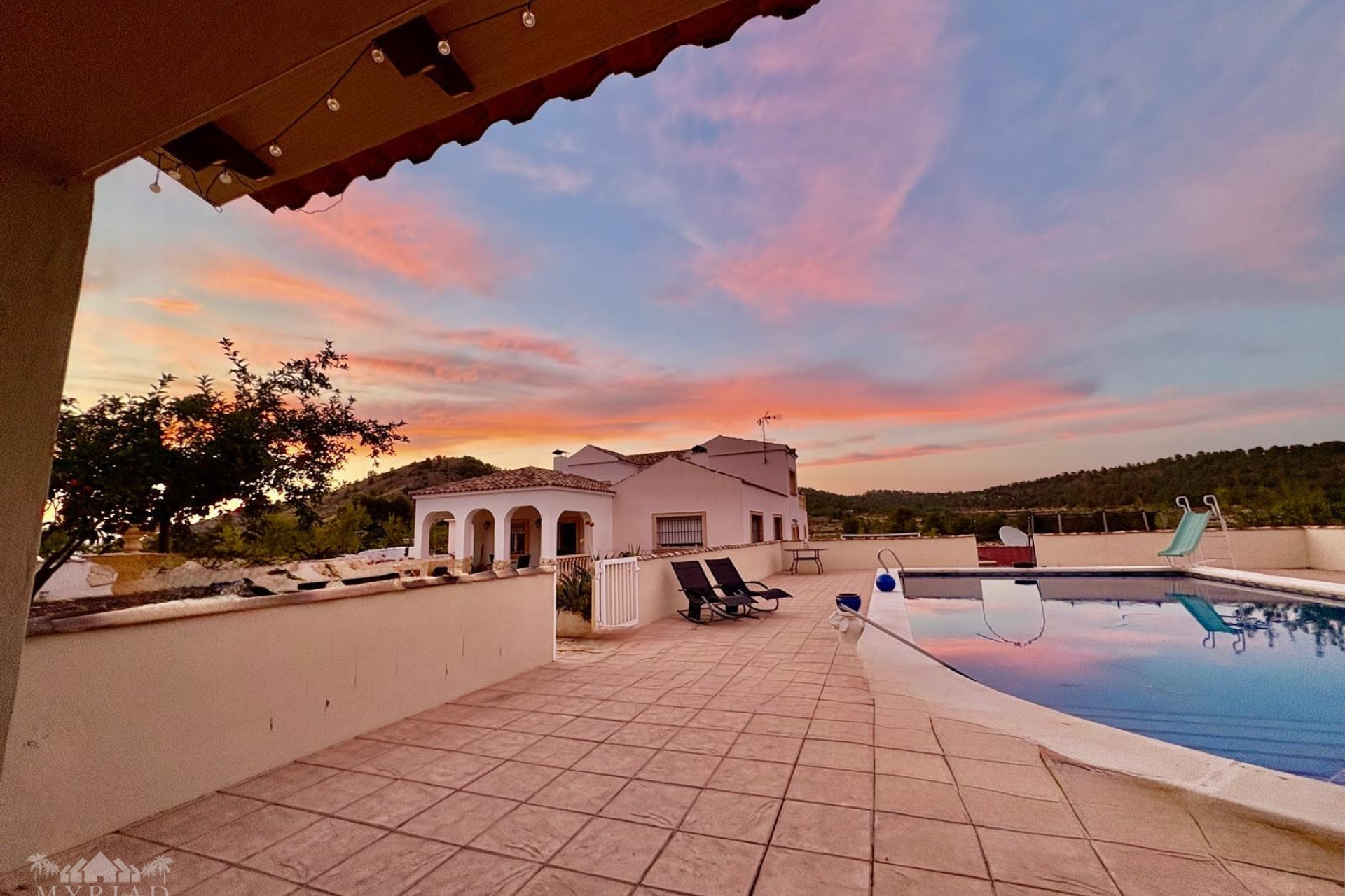 Resale - Villa -
Pinoso - Pinoso Alicante