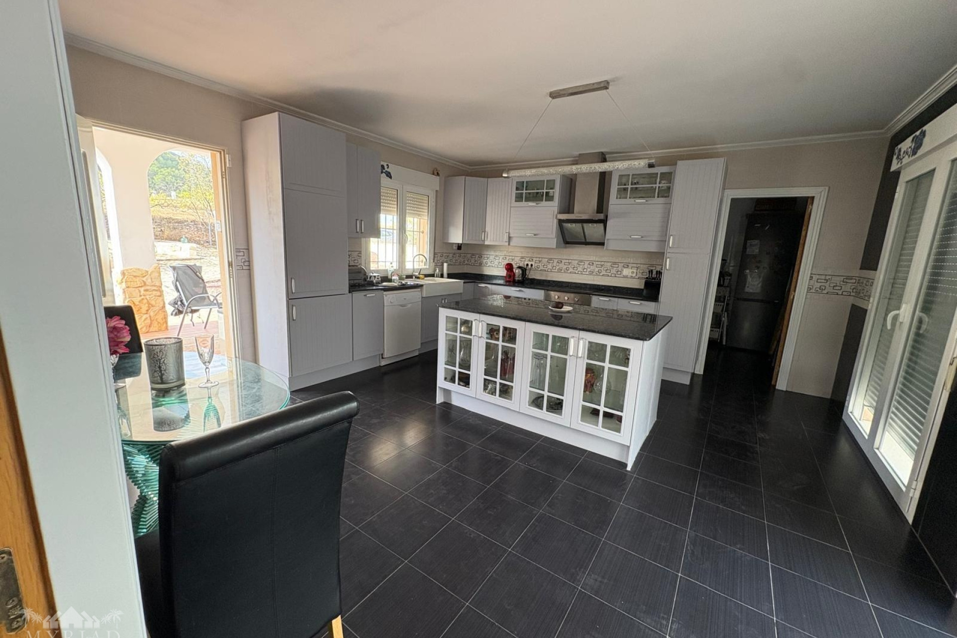 Resale - Villa -
Pinoso - Pinoso Alicante