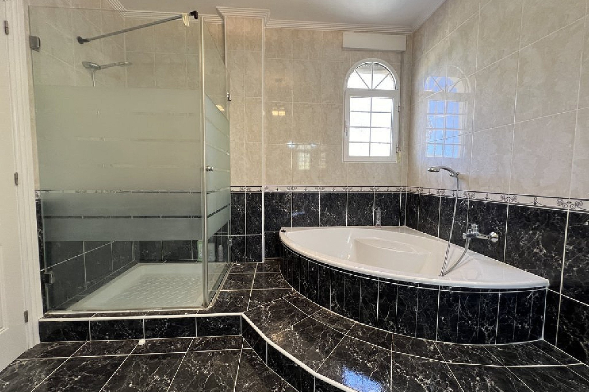 Resale - Villa -
Pinoso