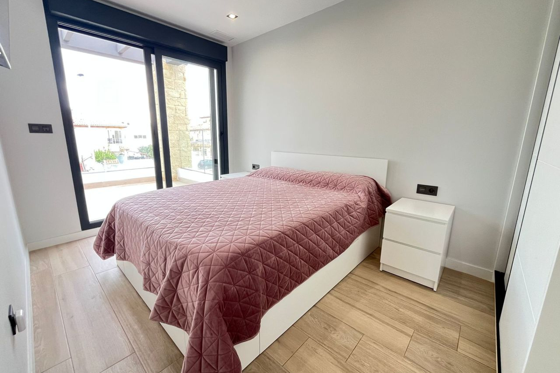 Resale - Villa -
Punta Prima