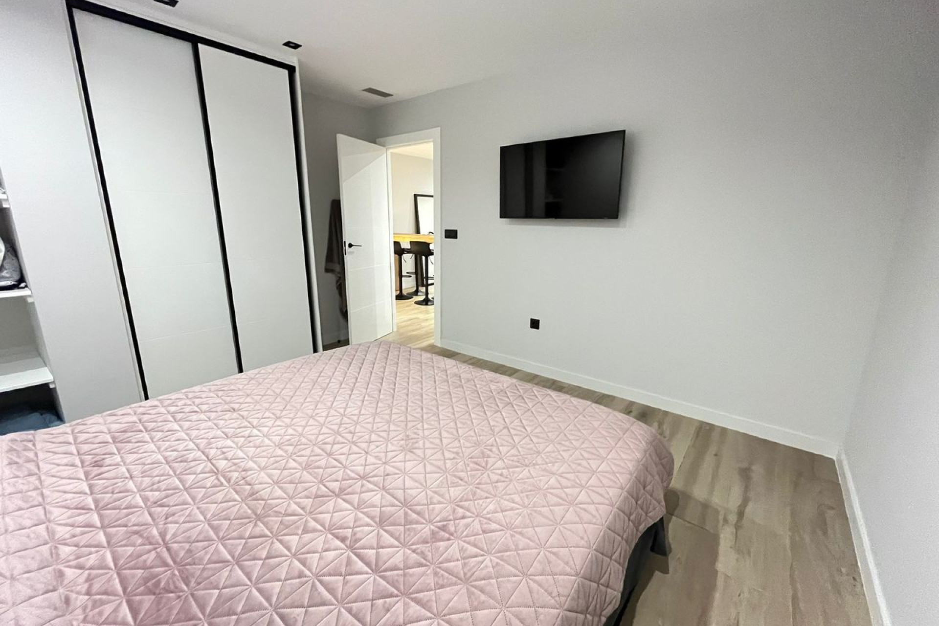 Resale - Villa -
Punta Prima