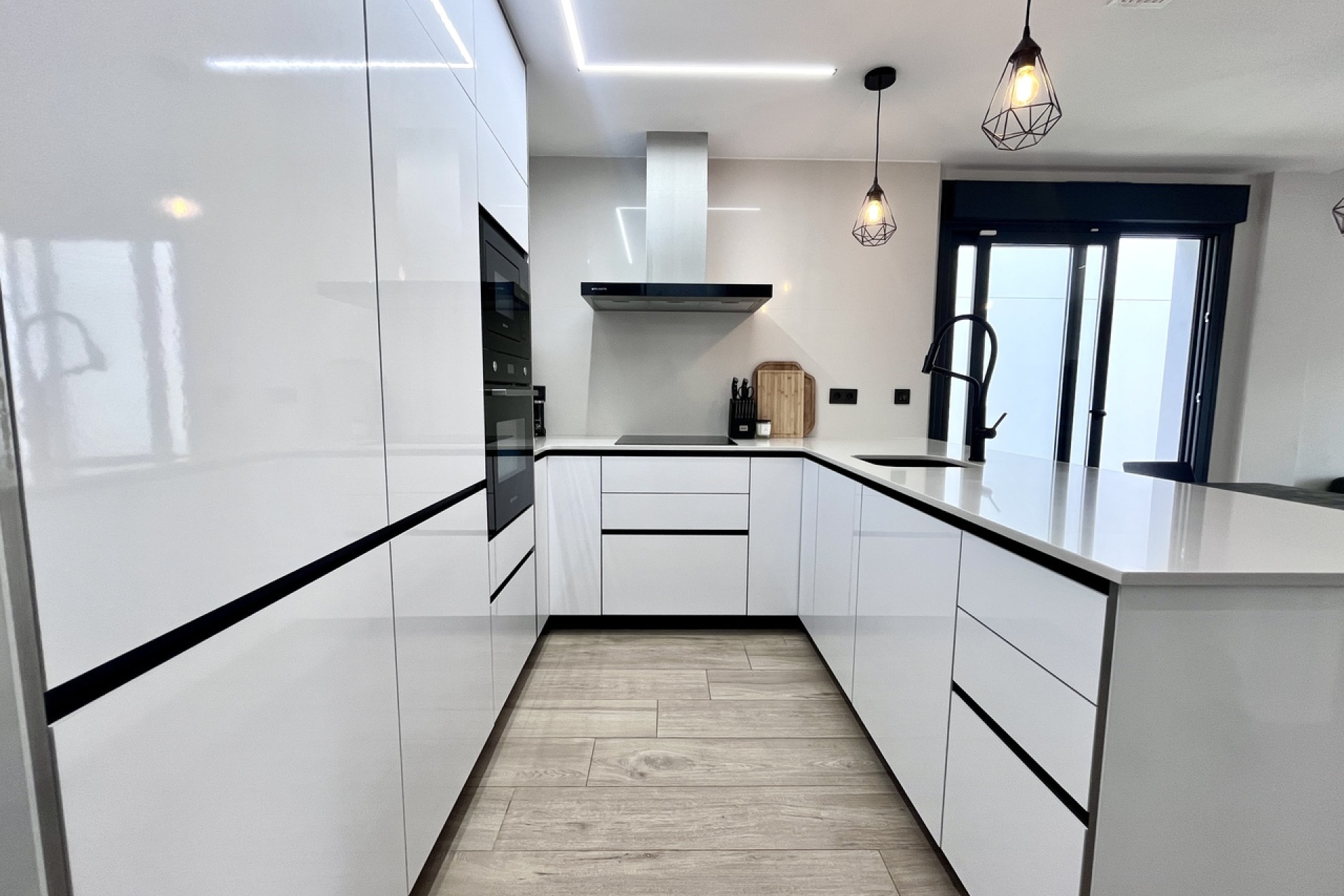 Resale - Villa -
Punta Prima