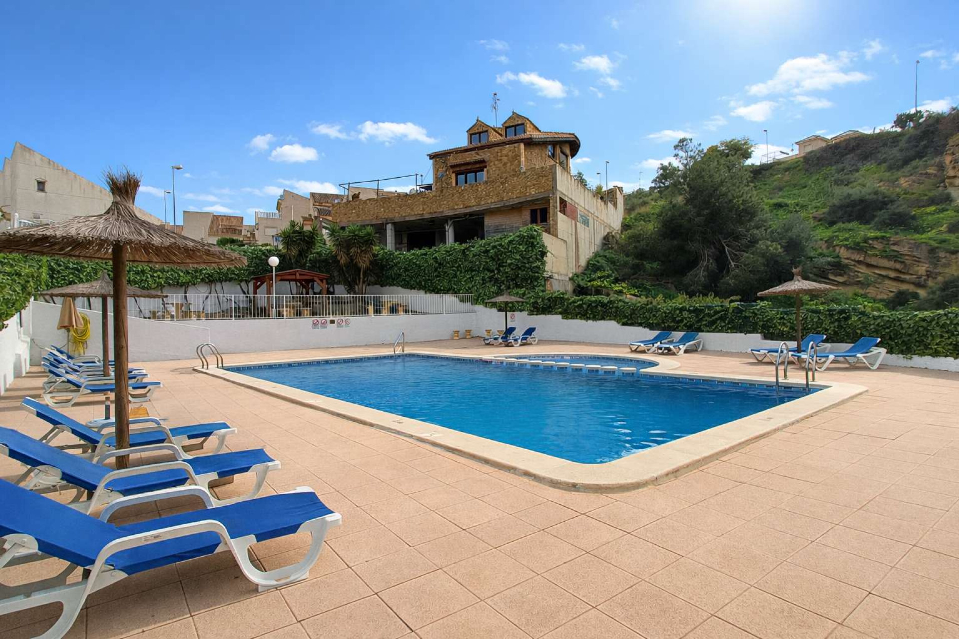 Resale - Villa -
Rojales - Inland