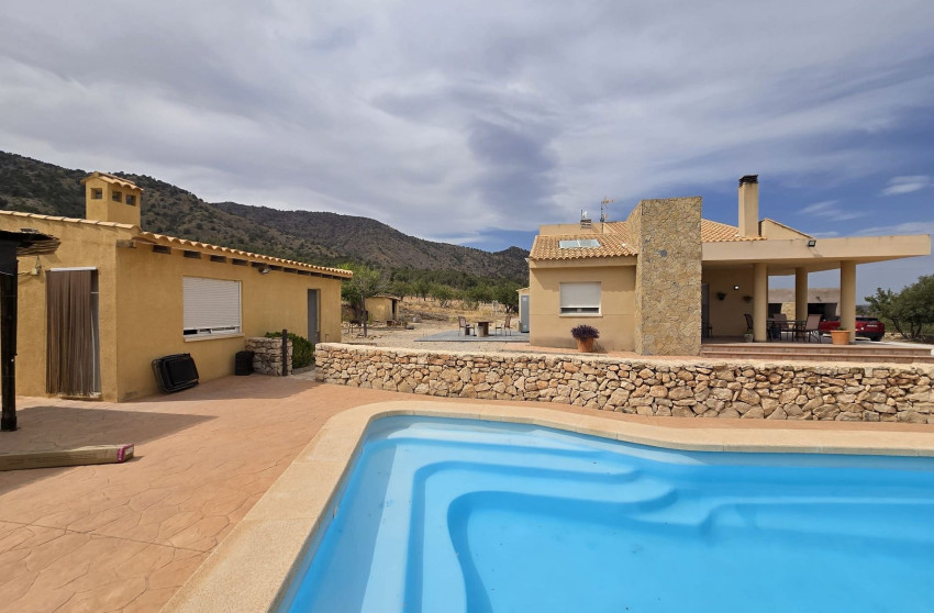 Resale - Villa -
Salinas