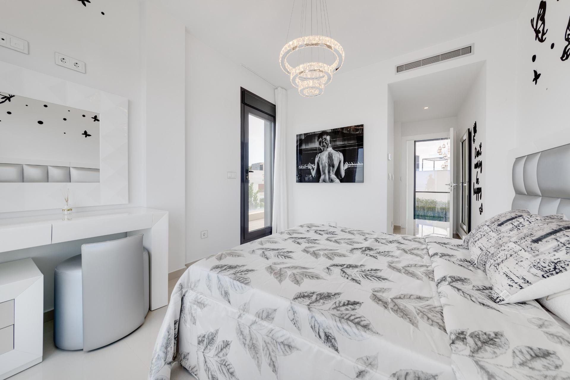 Resale - Villa -
San Miguel de Salinas - Cerro Del Sol