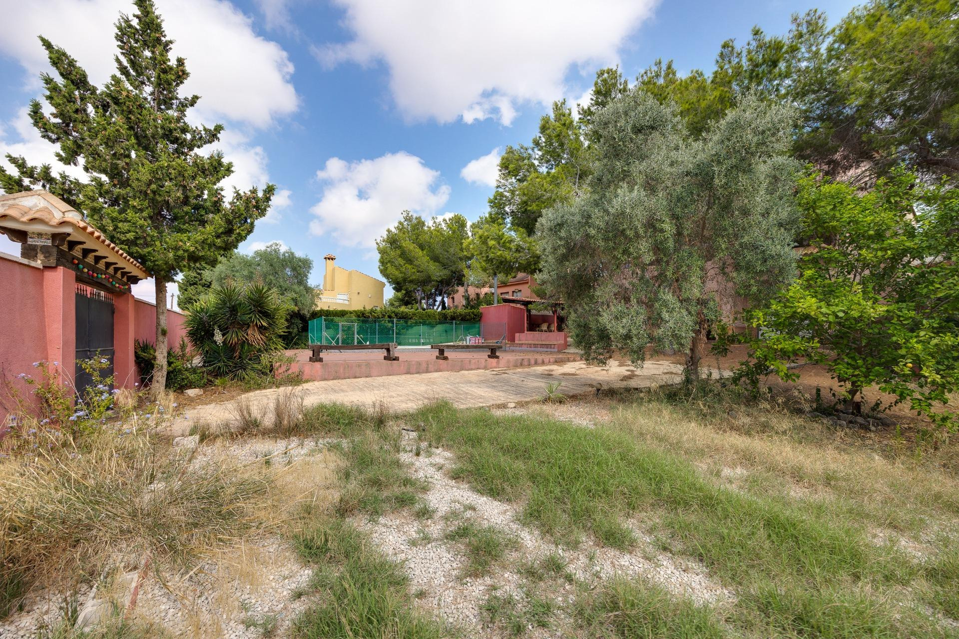 Resale - Villa -
San Miguel de Salinas - Ciudad de las comunicaciones