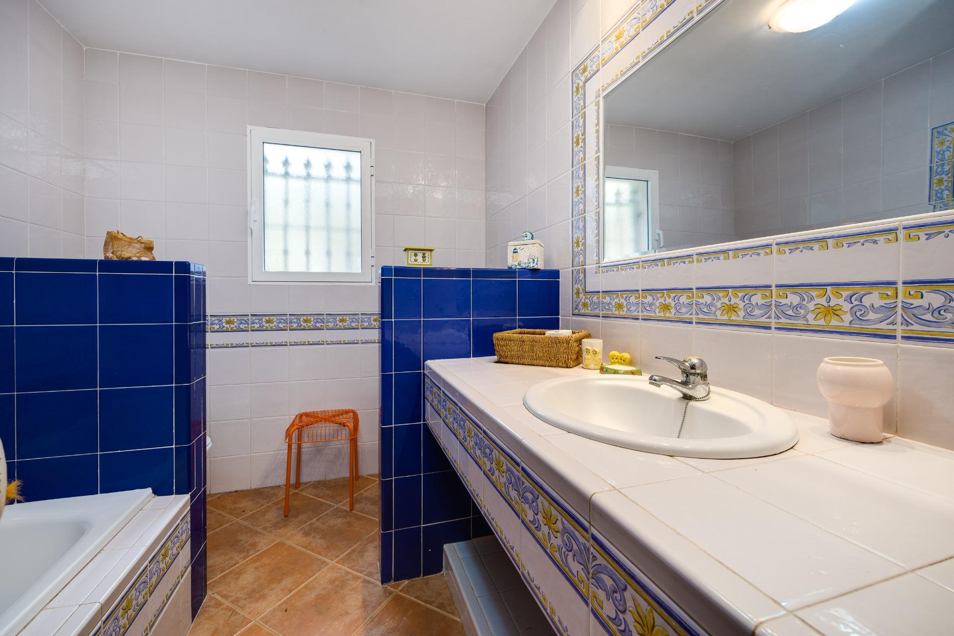 Resale - Villa -
San Miguel de Salinas - Ciudad de las comunicaciones