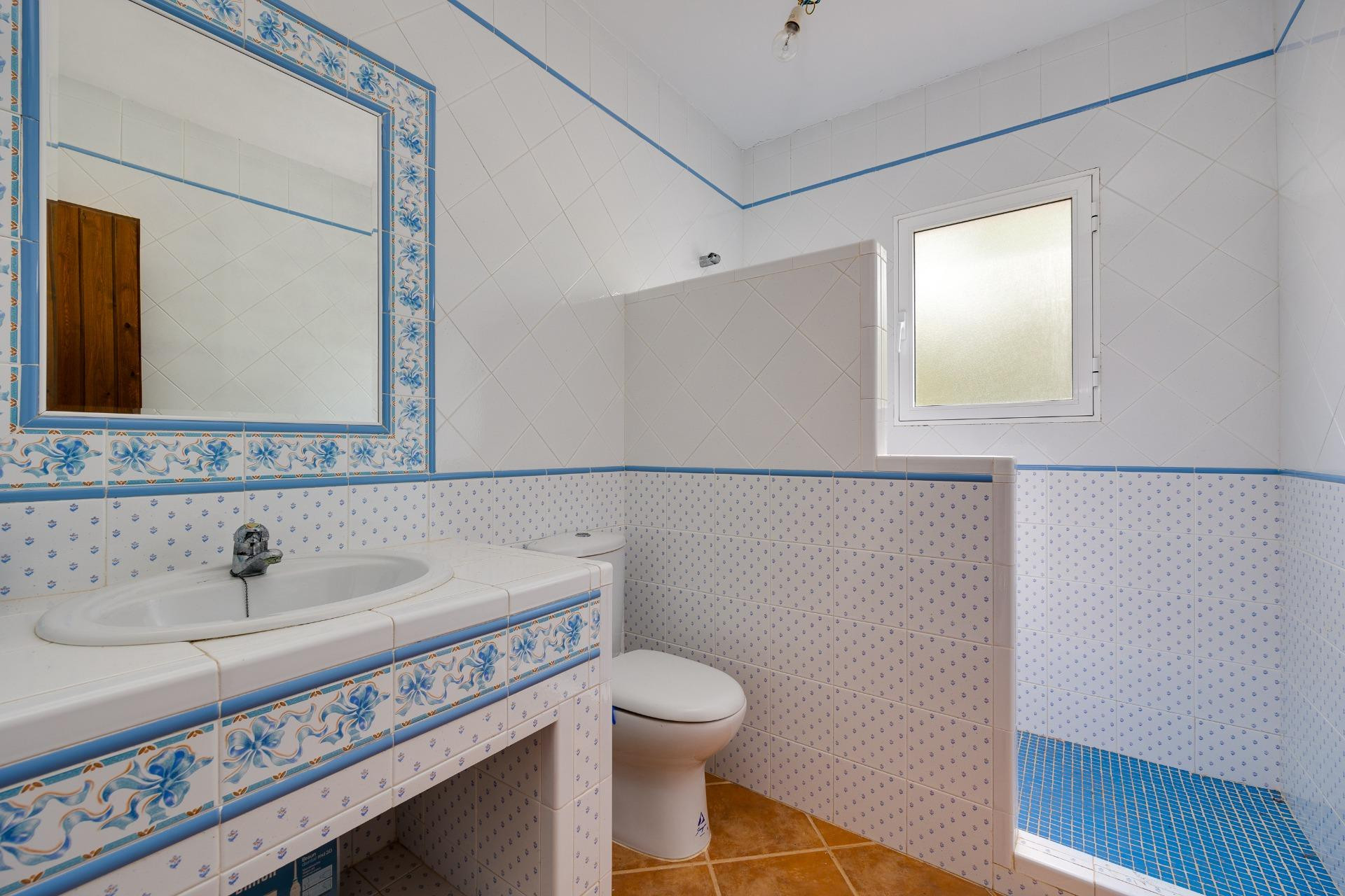 Resale - Villa -
San Miguel de Salinas - Ciudad de las comunicaciones