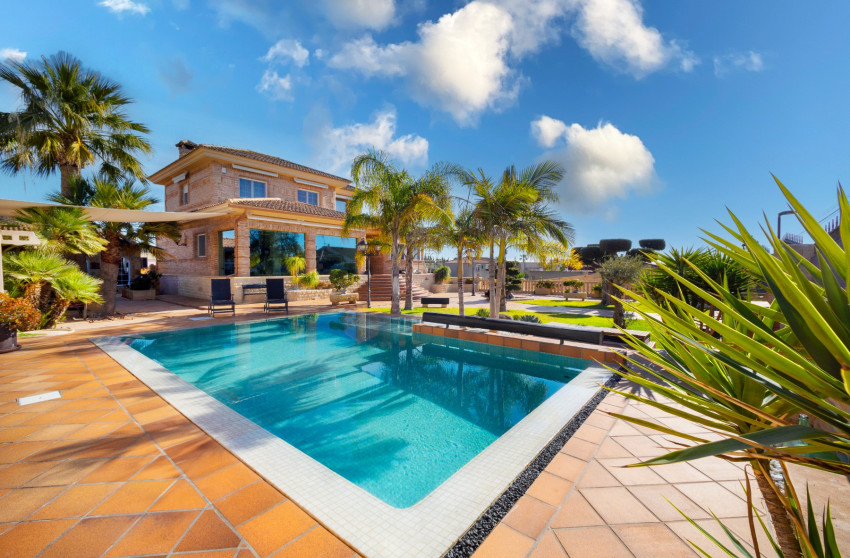 Resale - Villa -
San Vicente del Raspeig - Los Girasoles