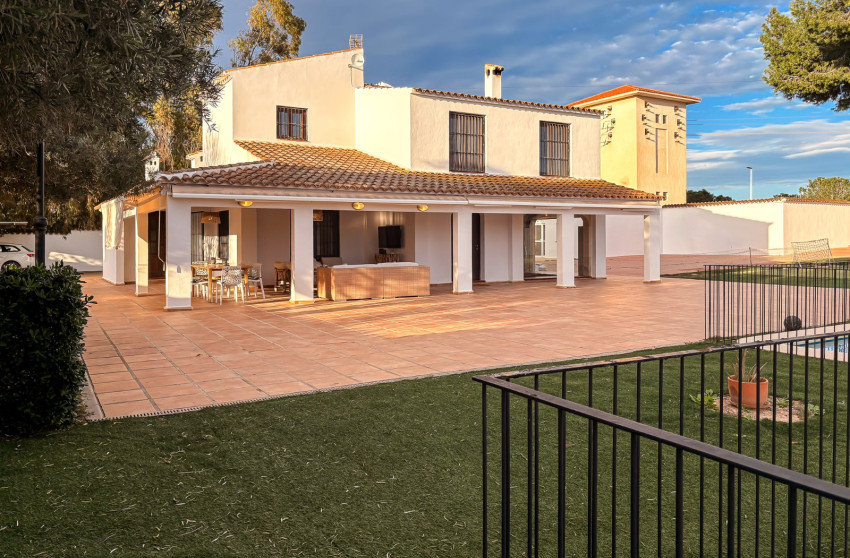 Resale - Villa -
Santa Pola - El Poble Llevanti