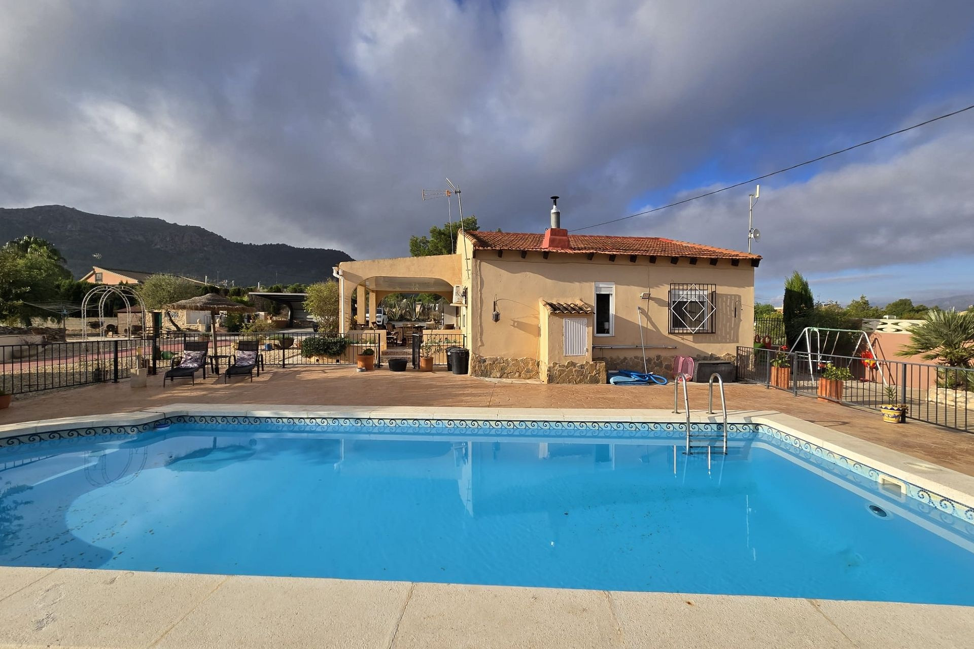 Resale - Villa -
Sax