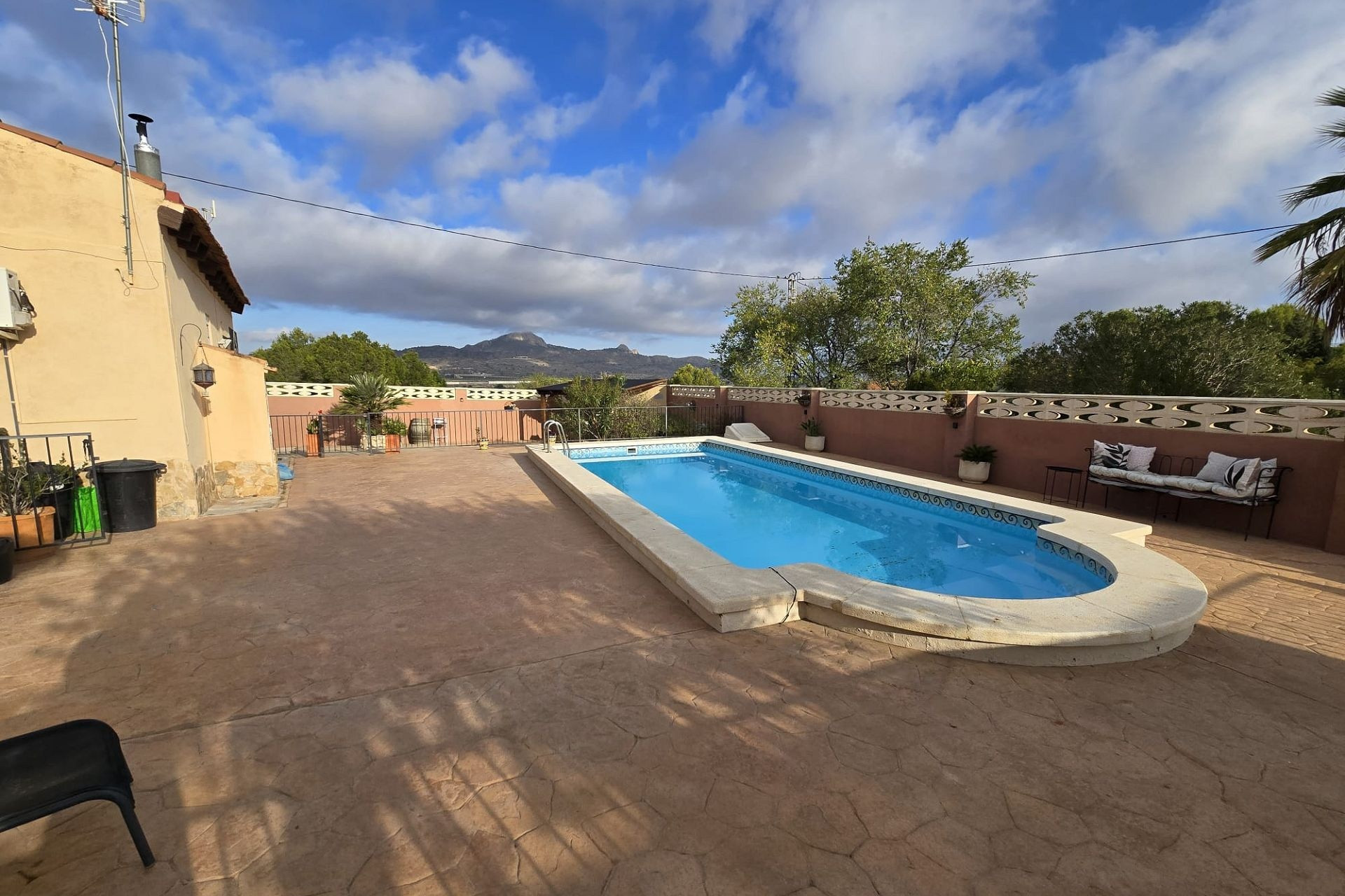 Resale - Villa -
Sax