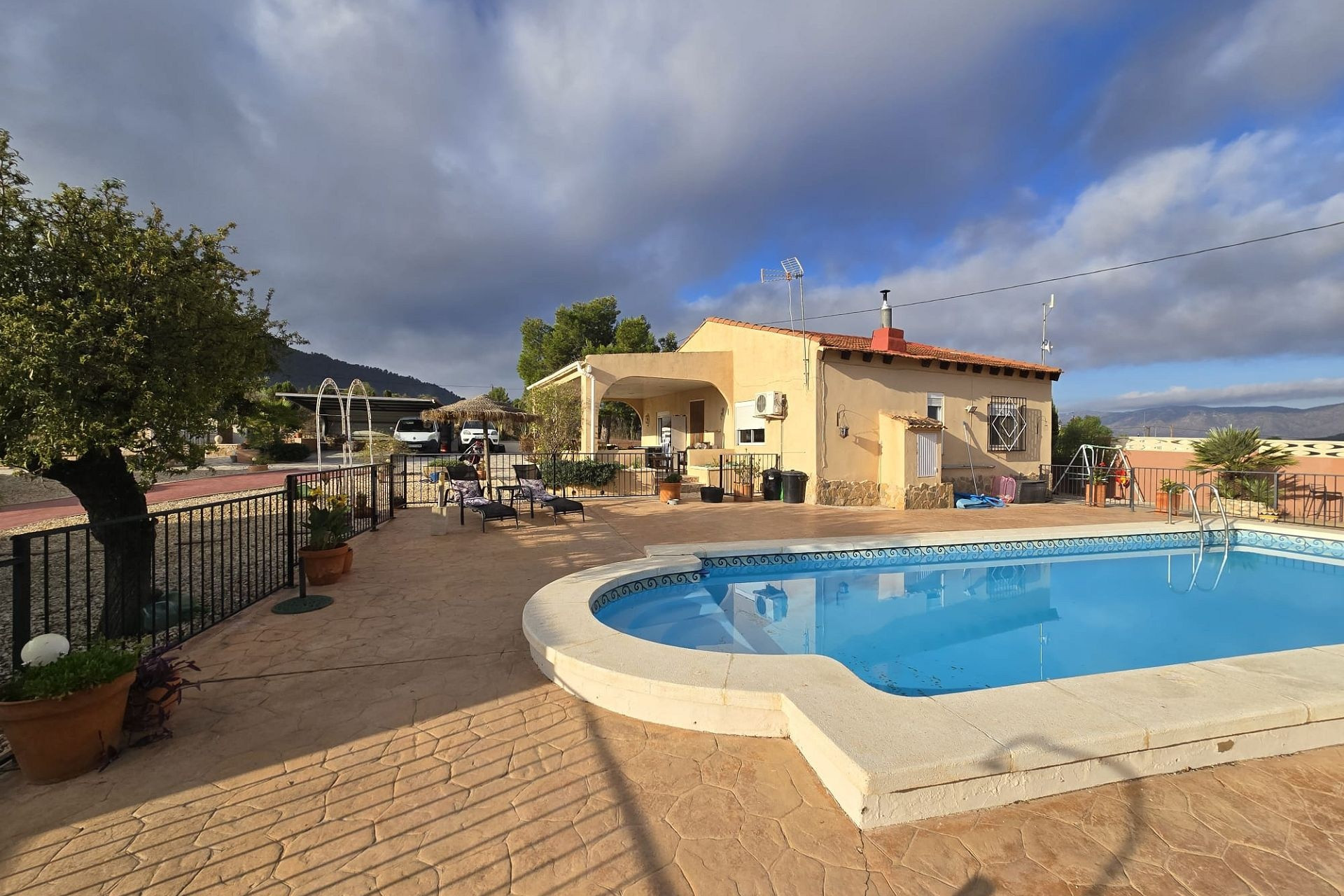 Resale - Villa -
Sax