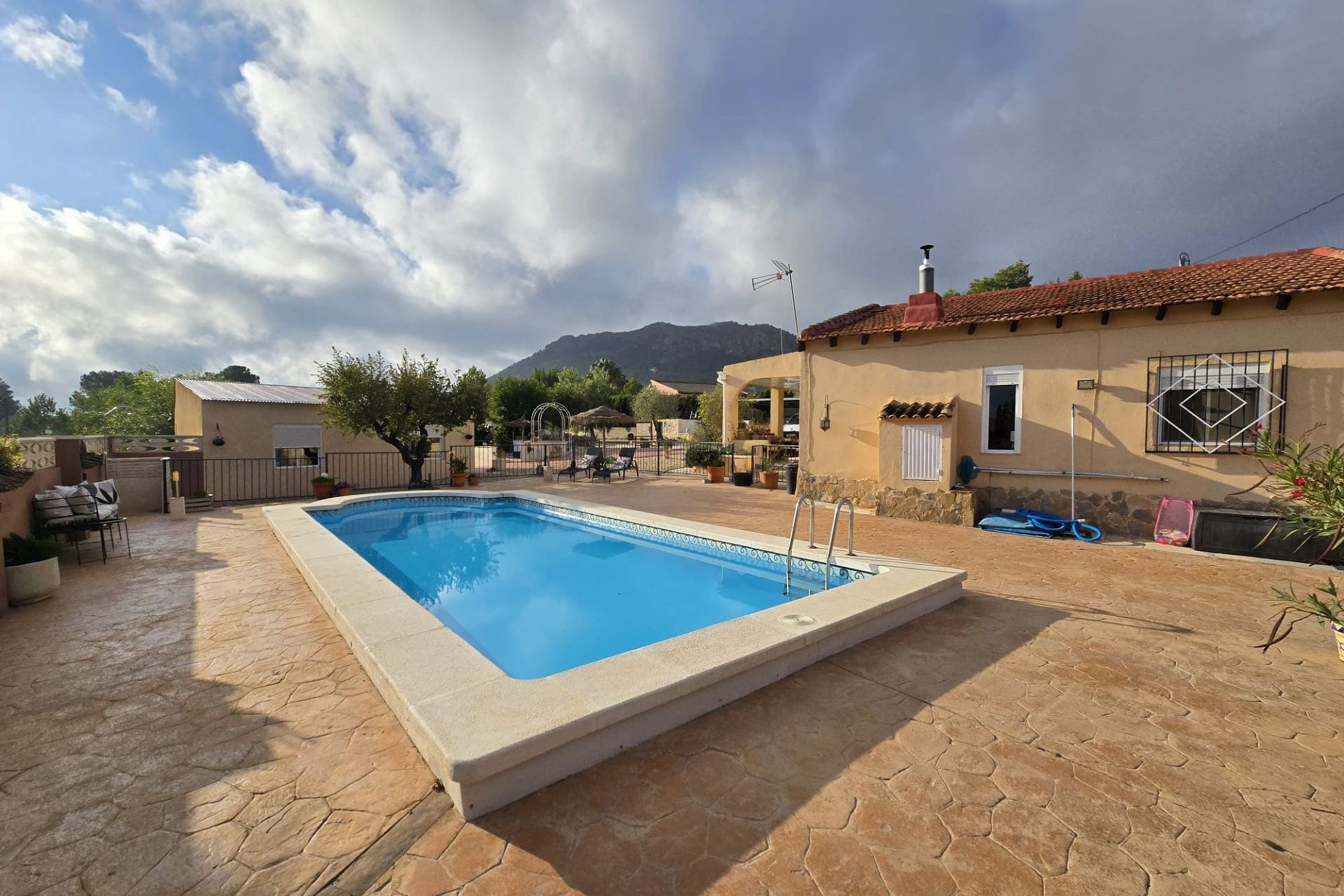 Resale - Villa -
Sax