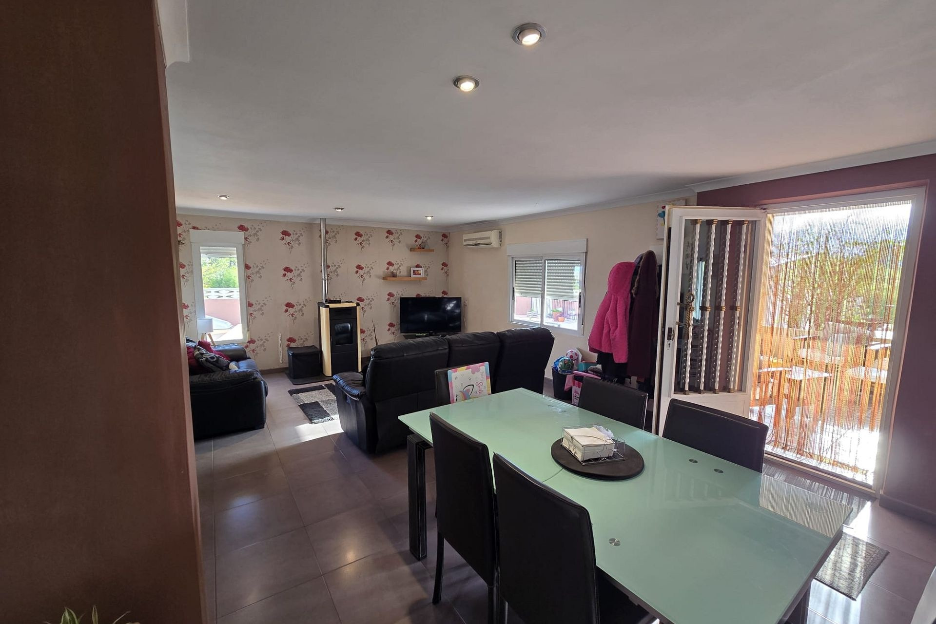 Resale - Villa -
Sax