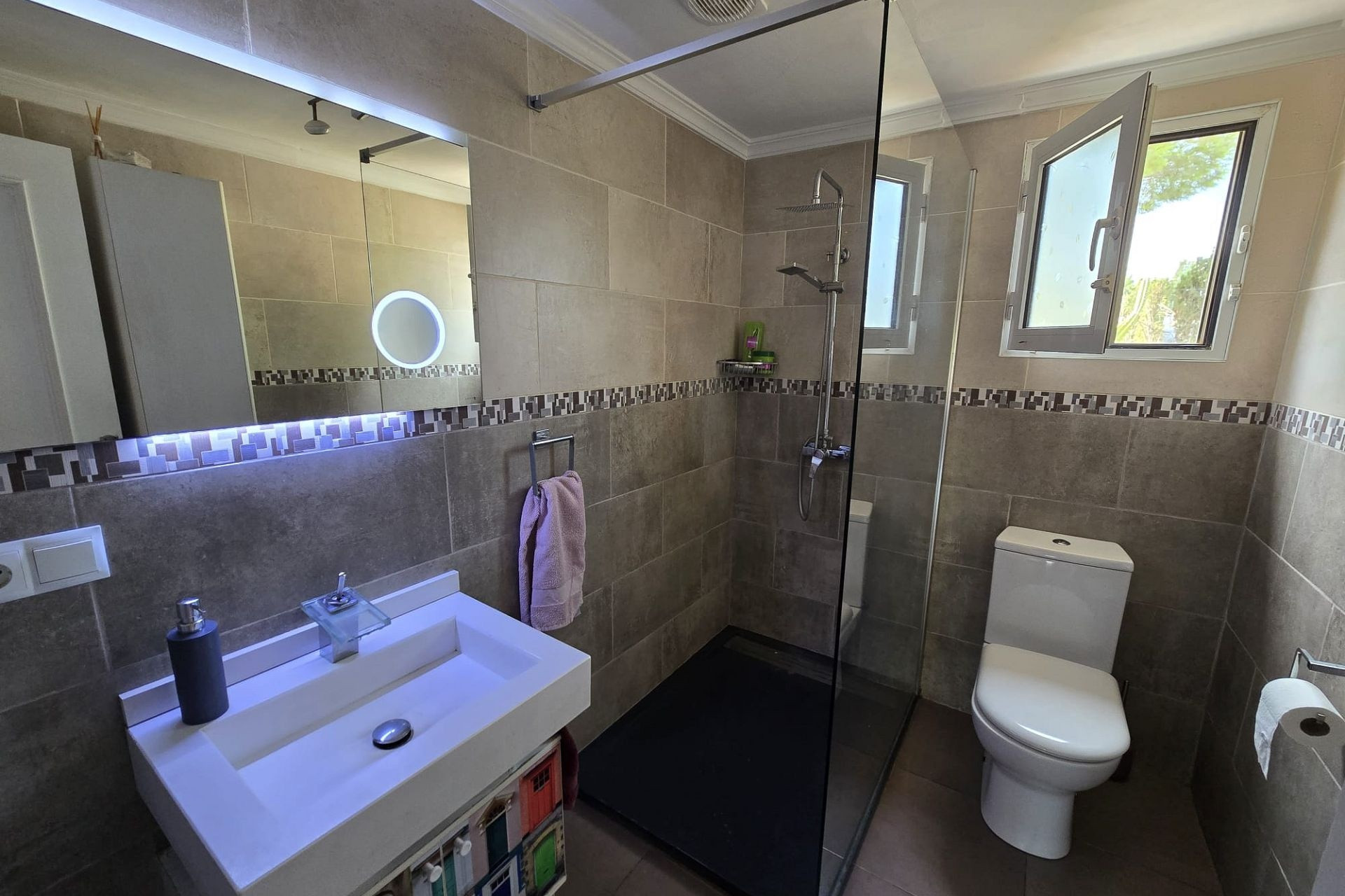 Resale - Villa -
Sax