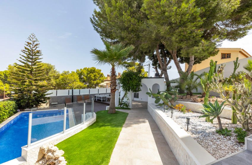 Resale - Villa -
Torrevieja - Costa Blanca