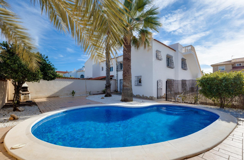 Resale - Villa -
Torrevieja - La Siesta - El Salado - Torreta