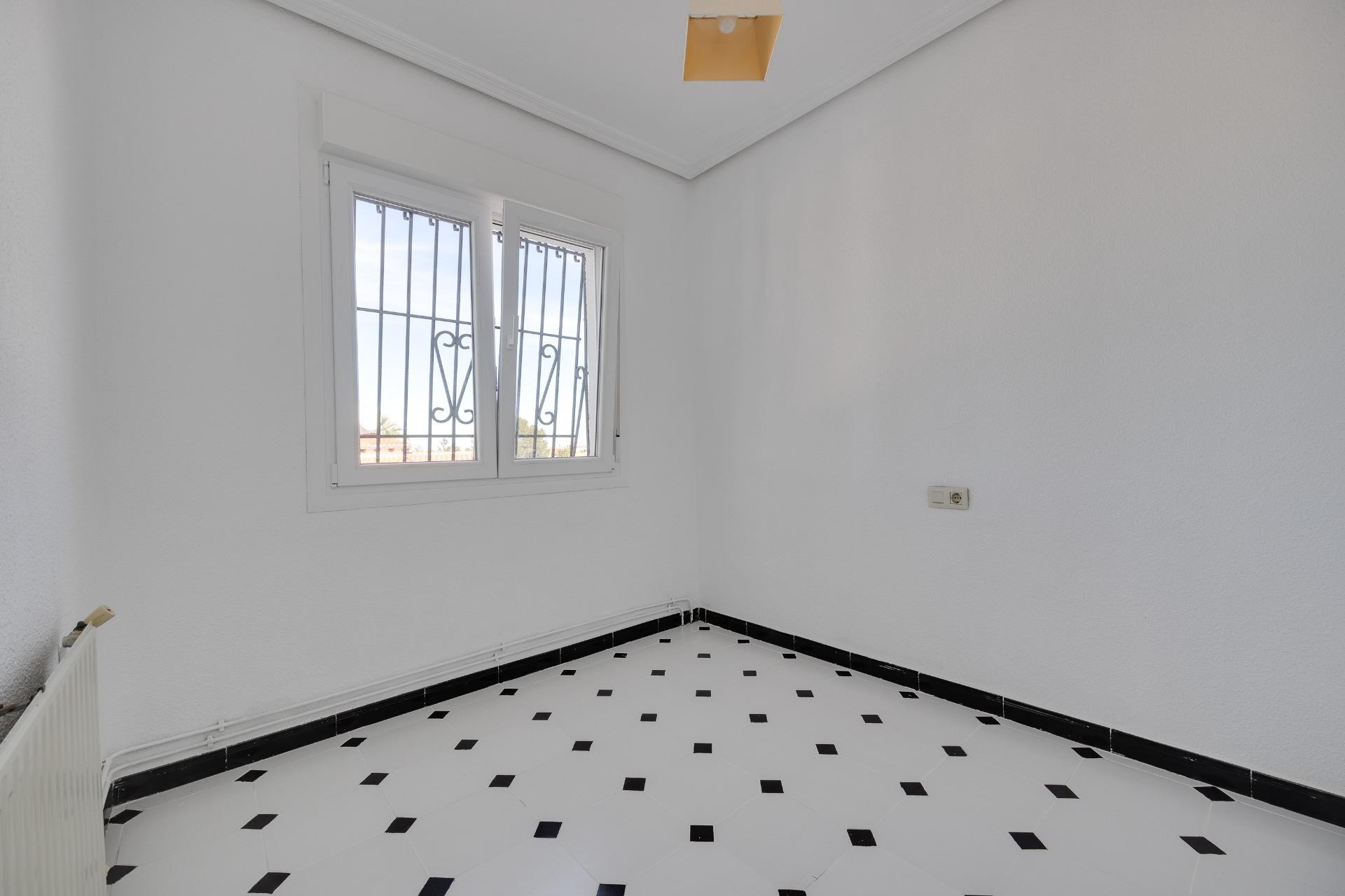 Resale - Villa -
Torrevieja - La Siesta - El Salado - Torreta