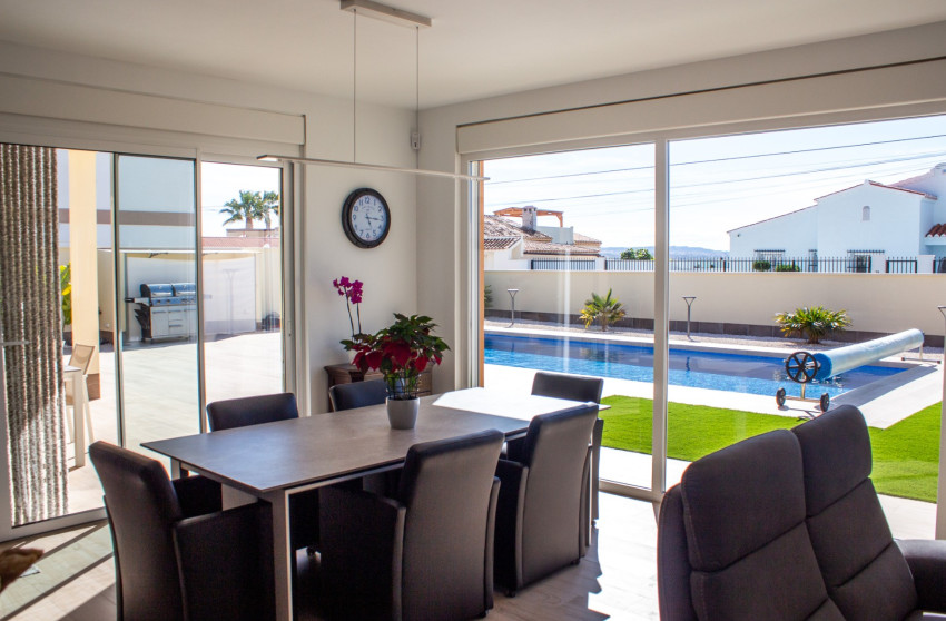 Resale - Villa -
Torrevieja - La Siesta