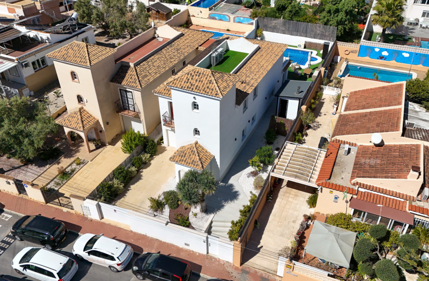 Resale - Villa -
Torrevieja - Los Balcones