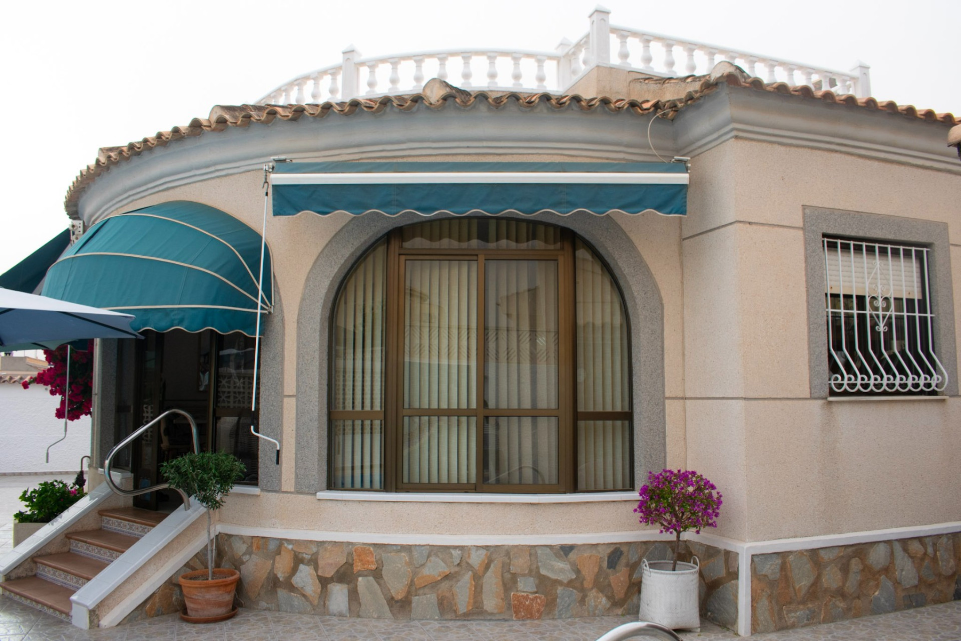 Resale - Villa -
Torrevieja