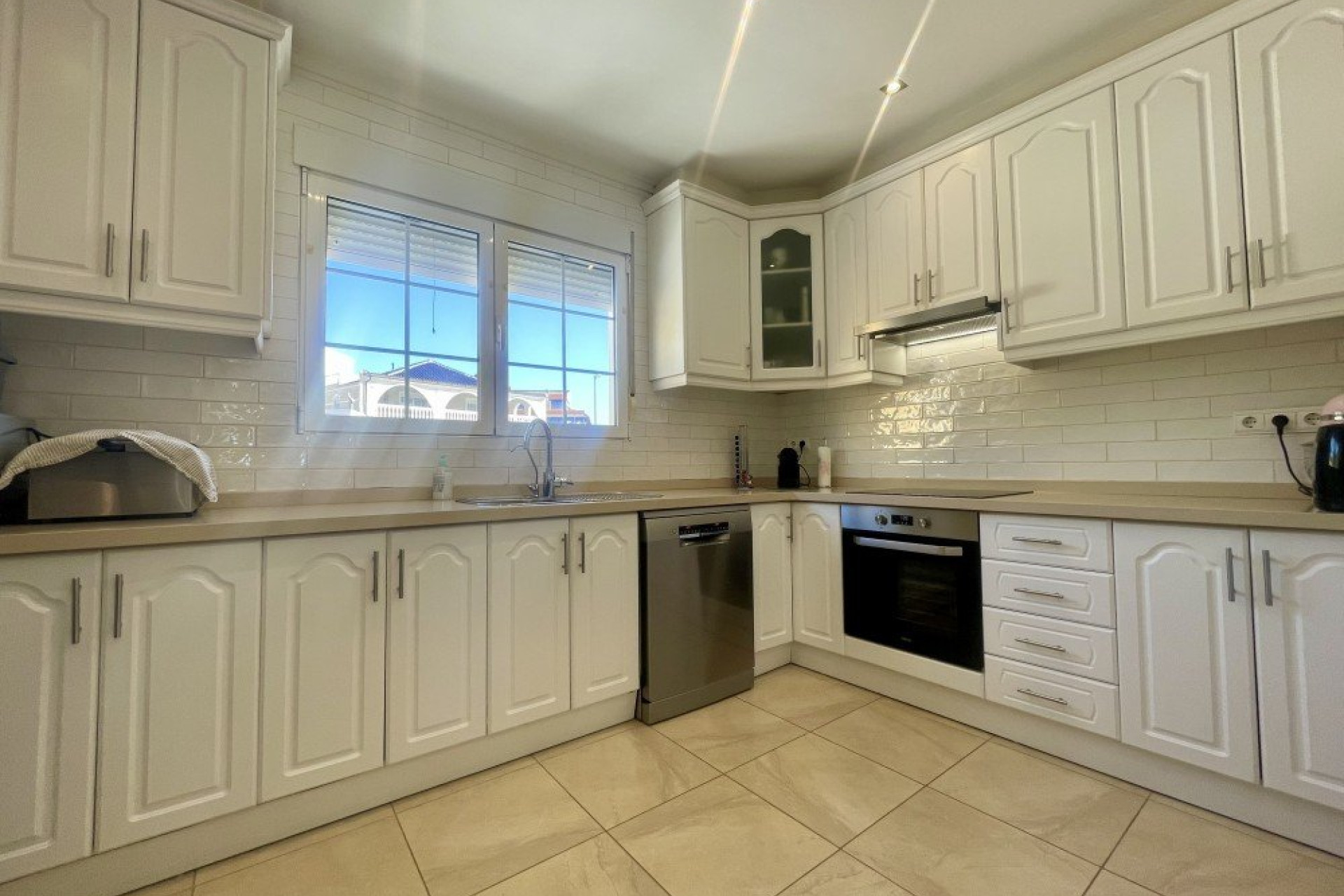 Resale - Villa -
Urb. La Marina - Inland