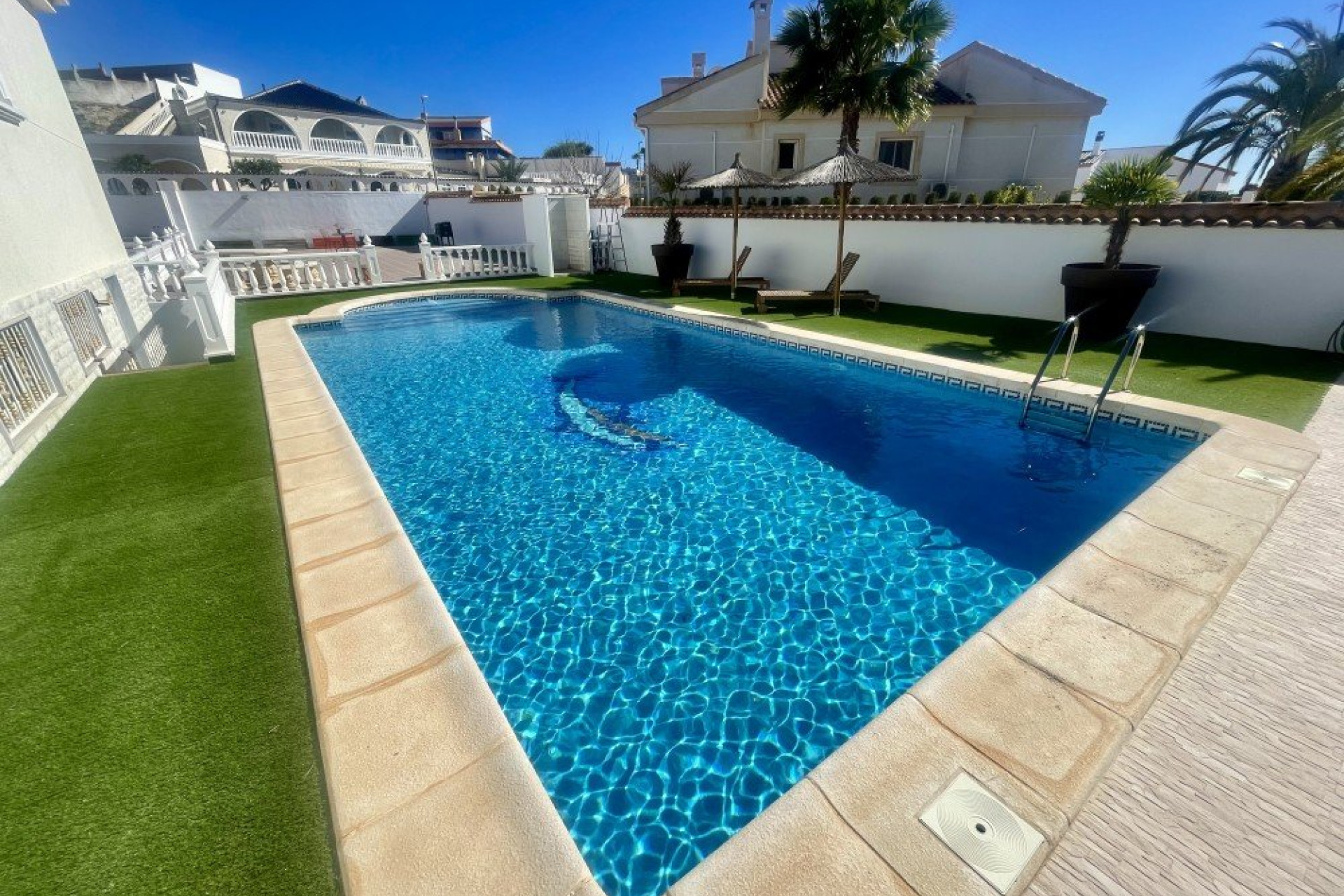 Resale - Villa -
Urb. La Marina - Inland