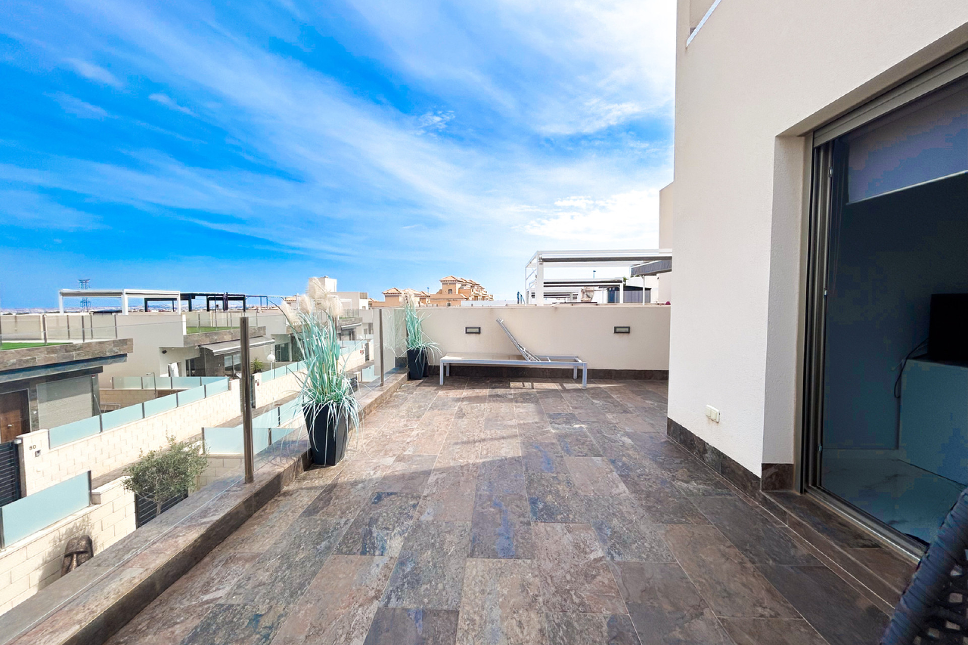 Resale - Villa -
Villamartín - Costa Blanca