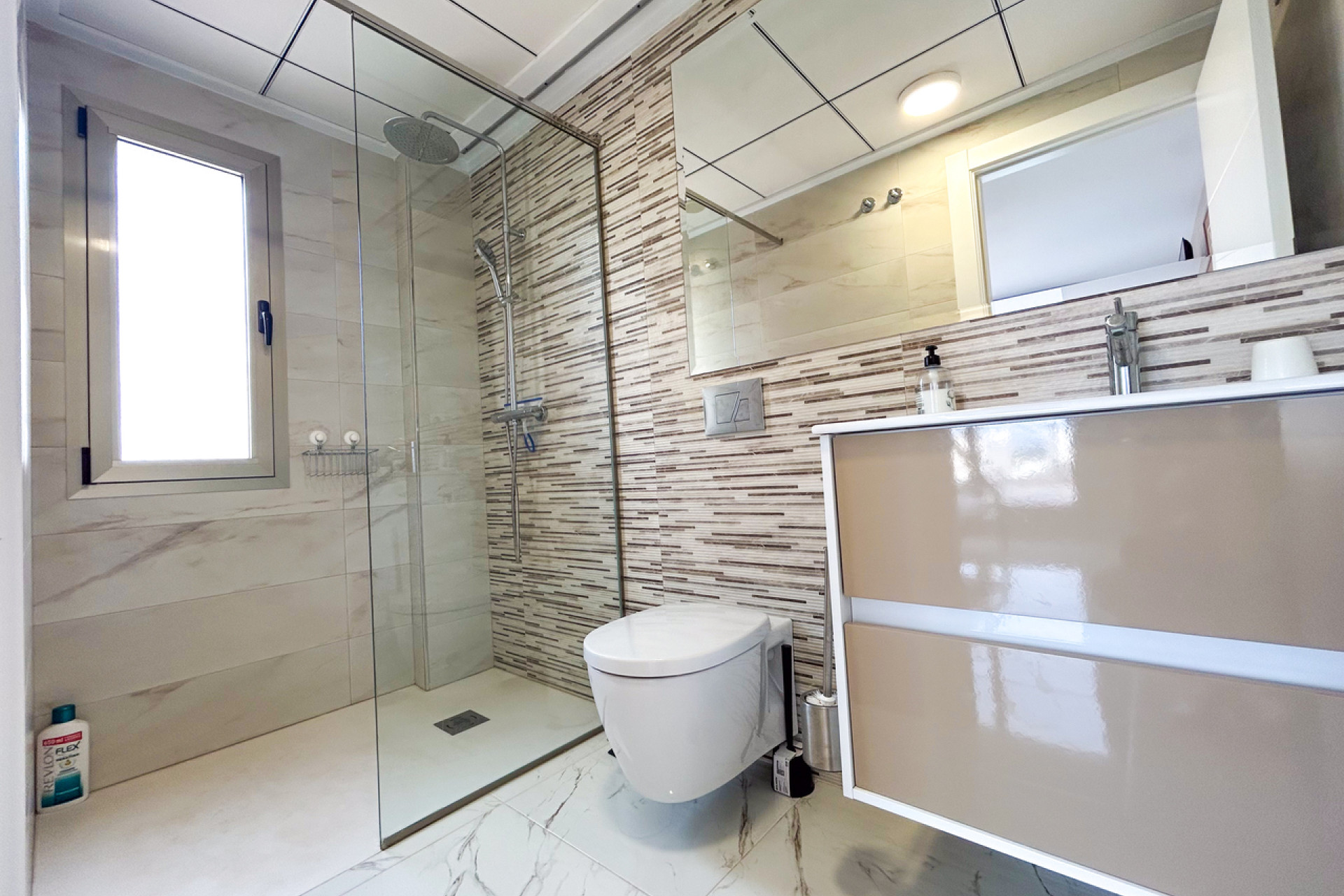 Resale - Villa -
Villamartín - Costa Blanca