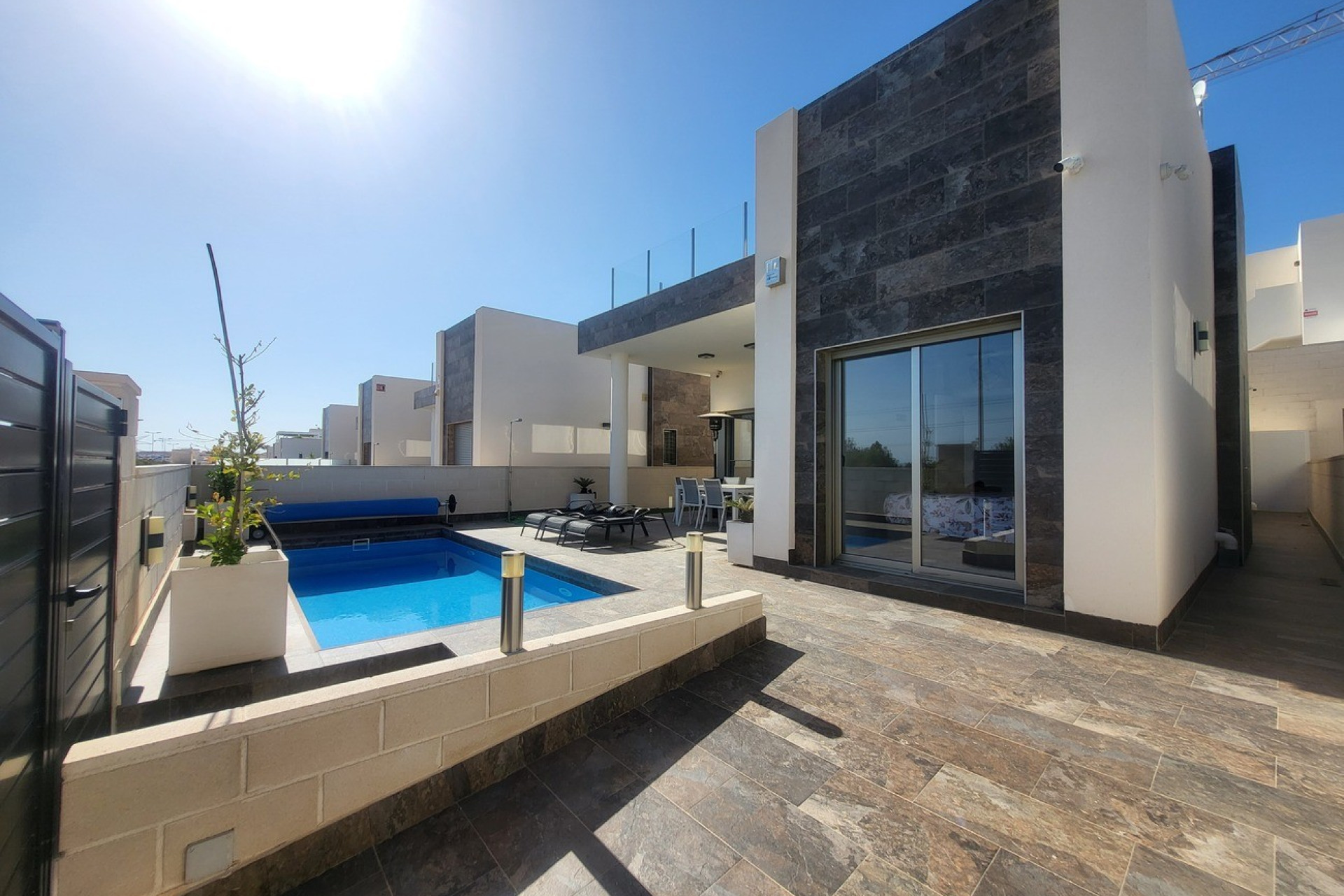 Resale - Villa -
Villamartín