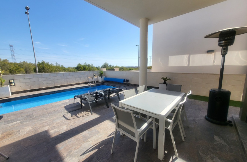 Resale - Villa -
Villamartín
