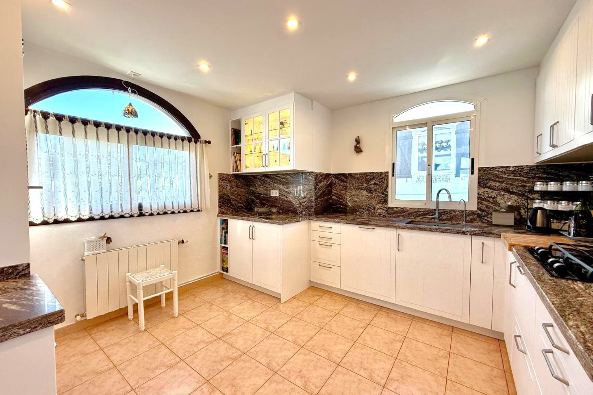 Resale - Villa -
Villamartín