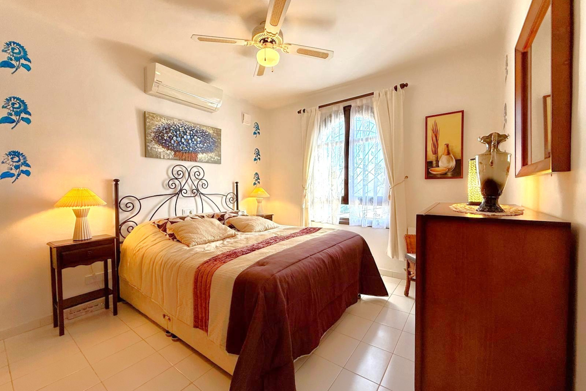 Resale - Villa -
Villamartín